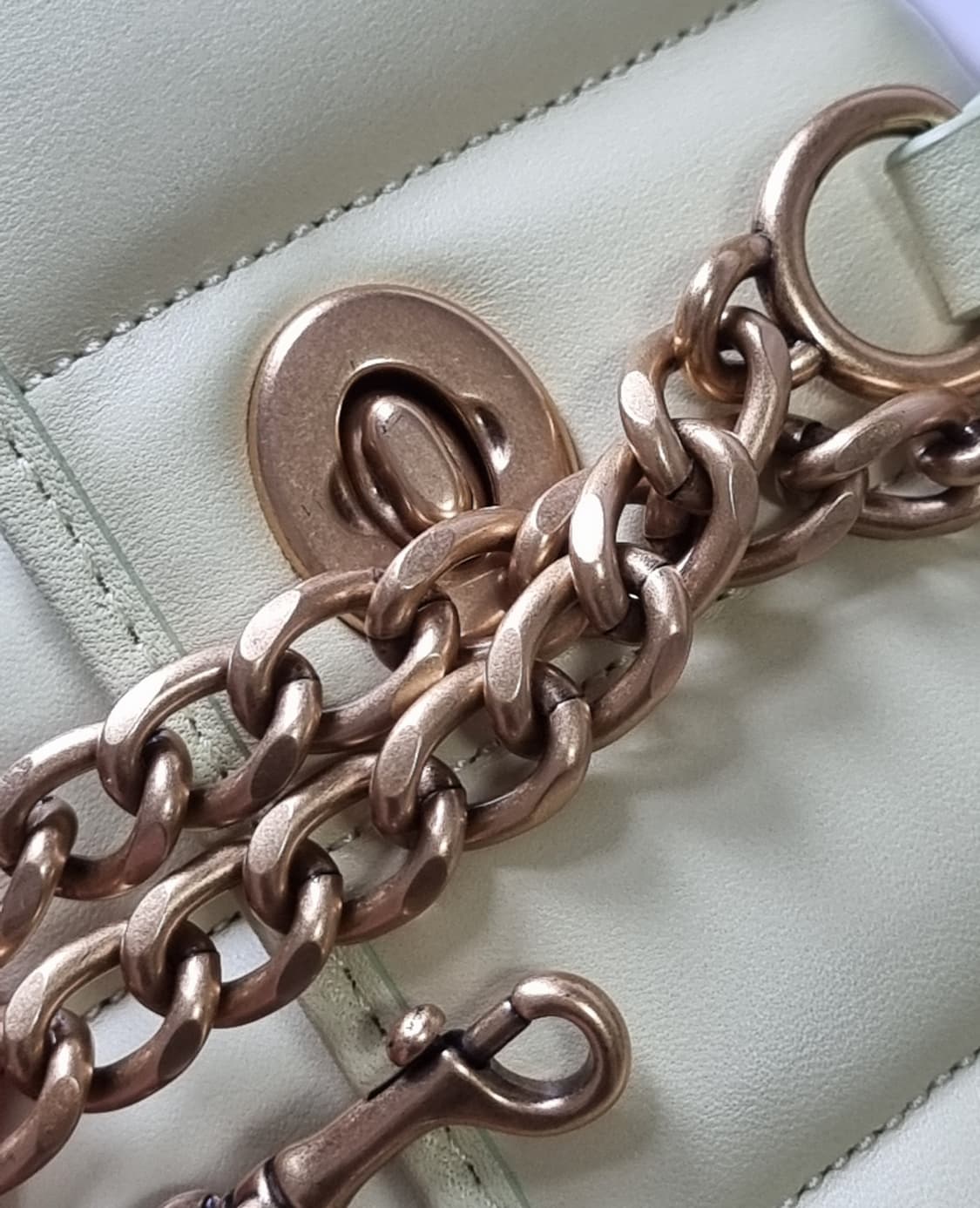 (새상품) 코치 가방 턴락 클러치 20 위드 퀼팅 토트백/크로스백/숄더백 상품이미지5