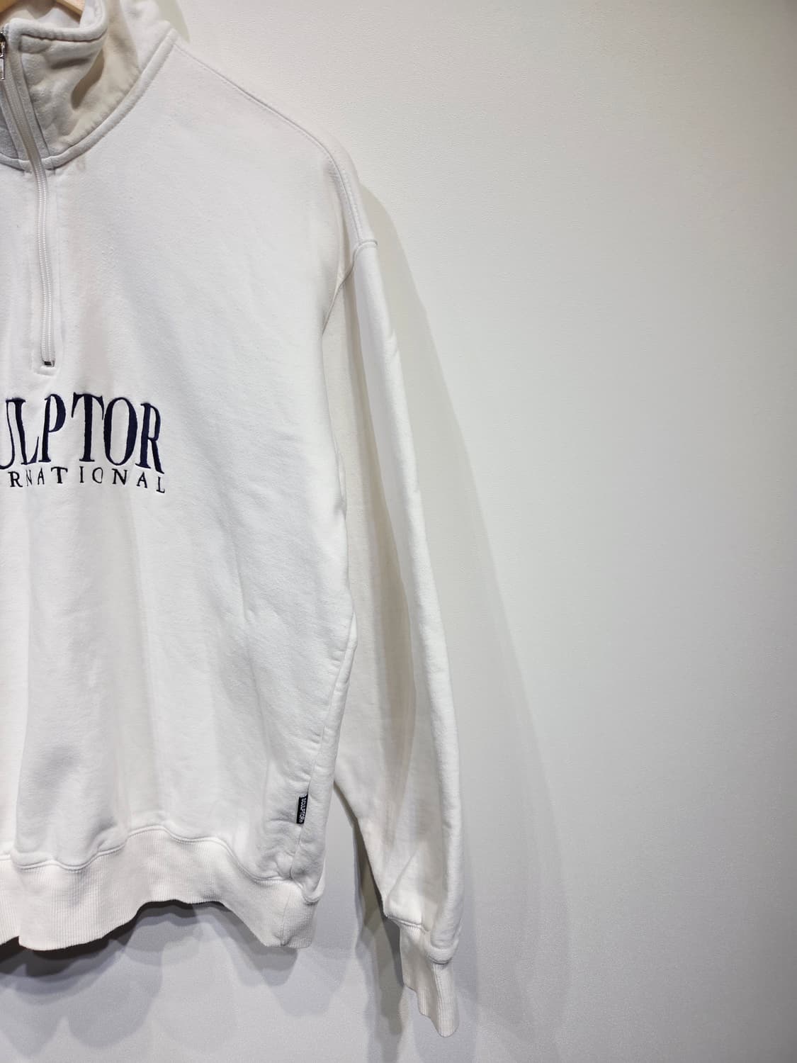 SCULPTOR 하프집업 맨투맨 화이트_S 상품이미지4