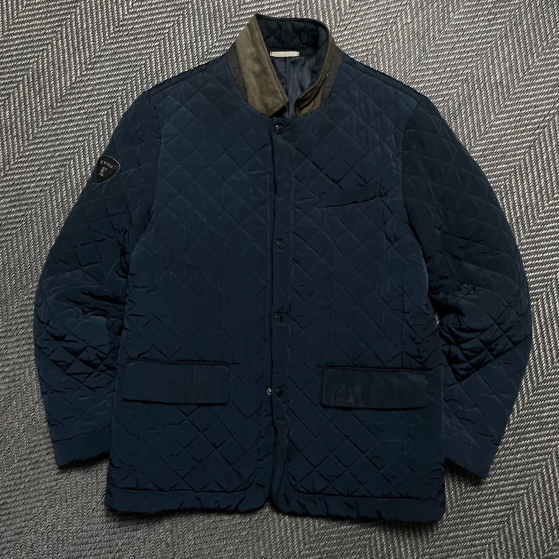 EVISU 에비수 미니멀 뱃지 로고 다이아몬드 퀼팅 자켓y 5392 상품이미지2