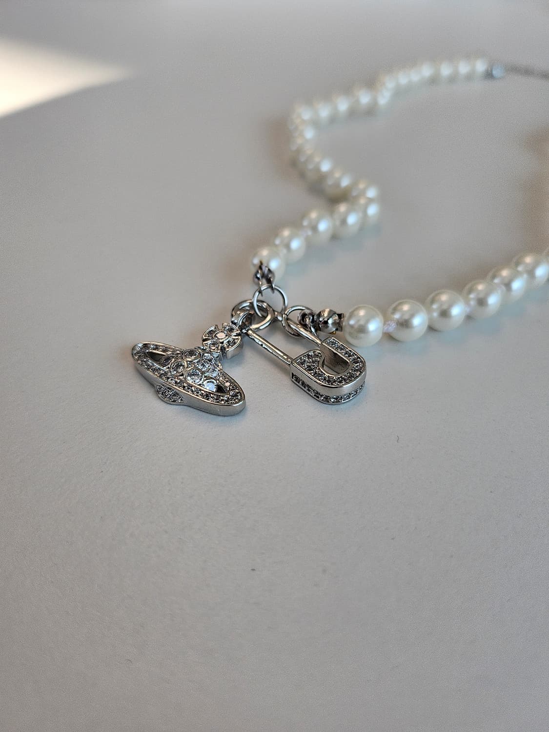 비비안웨스트우드 업사이클링 루크리스 진주 목걸이 상품이미지3