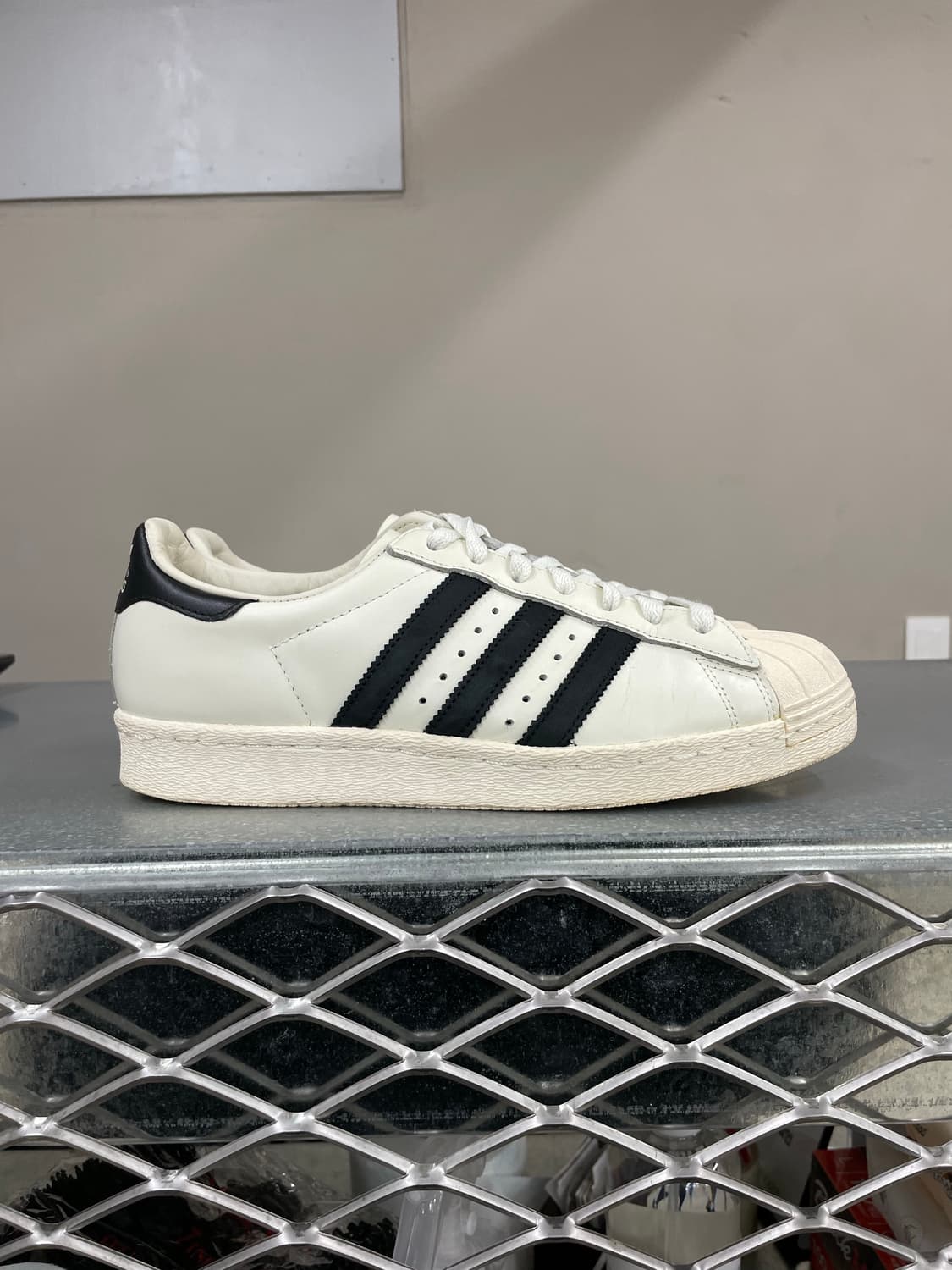 아디다스 슈퍼스타 82 클라우드 화이트 코어 블랙 260 상품이미지4