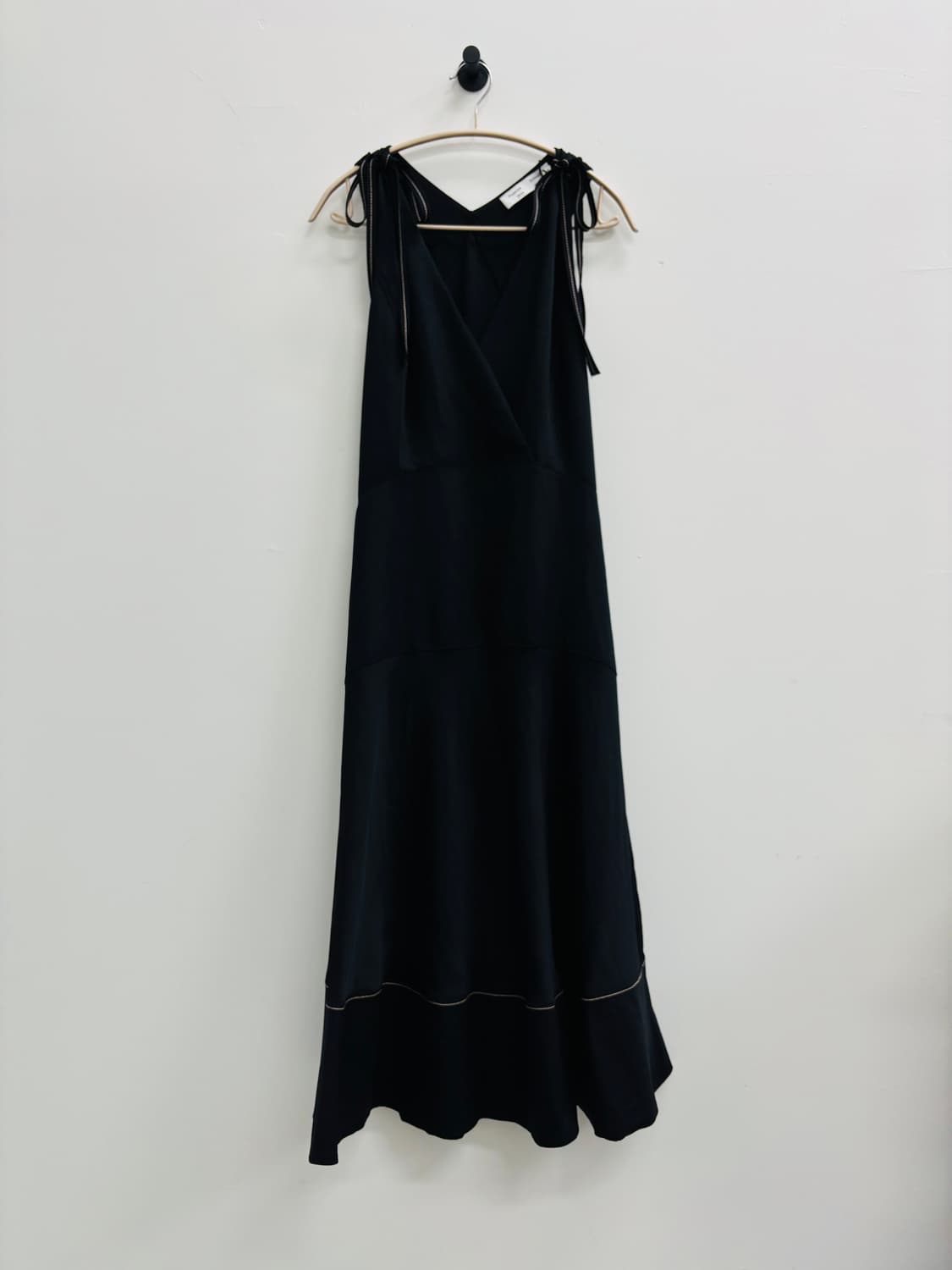 [새 상품] 프로엔자슐러 블랙 슬리브리스 롱 원피스 상품이미지2