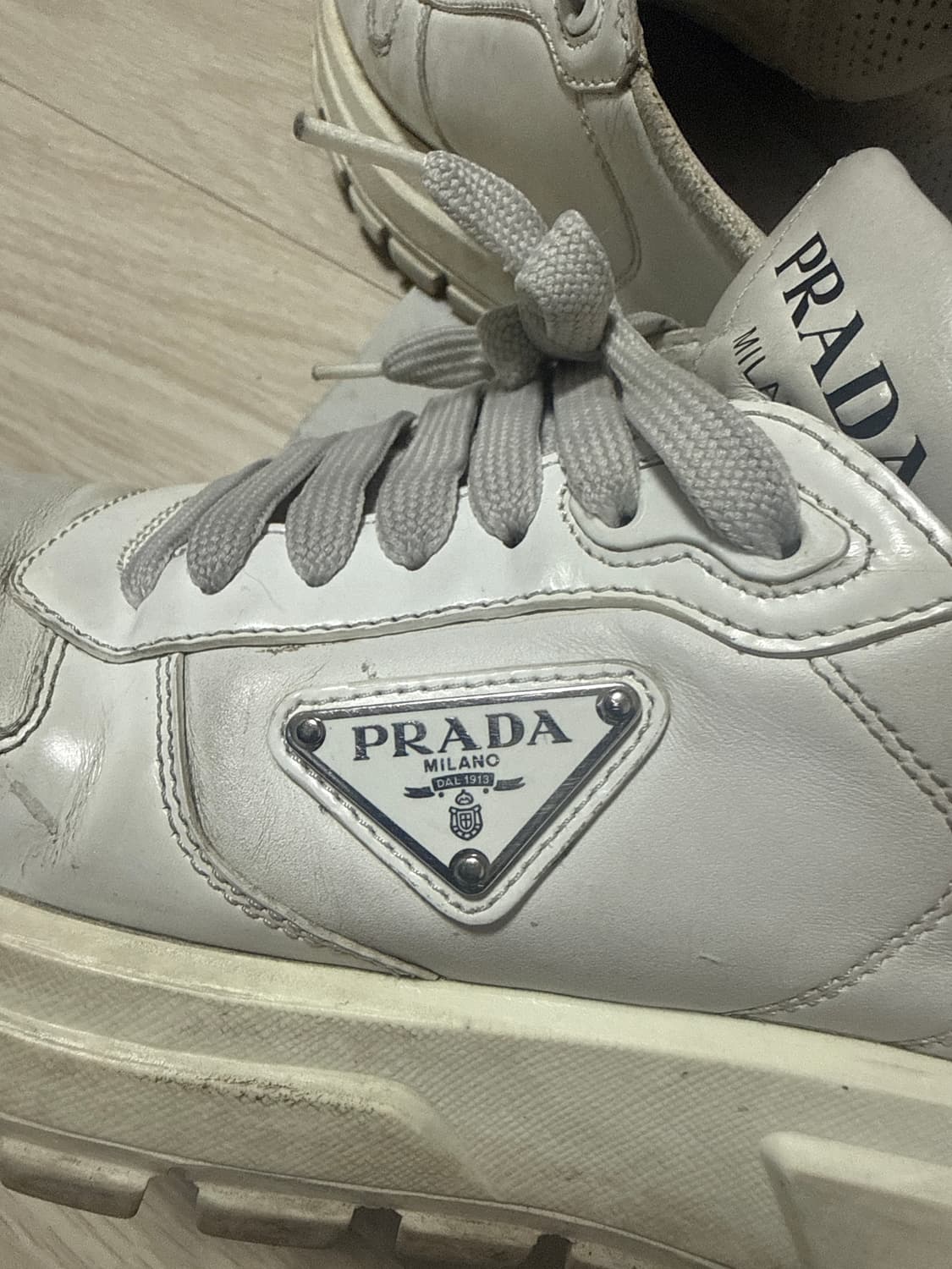 프라다 기본 흰색 스니커즈 상품이미지7