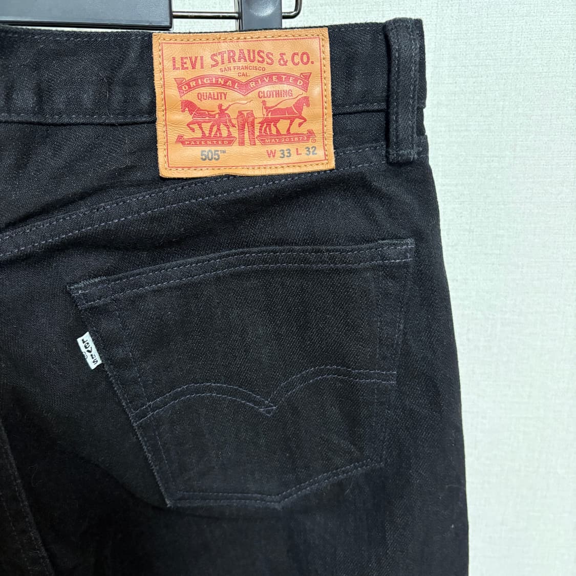 리바이스 505 레귤러핏 화이트탭 블랙 팬츠 / W33, L32 상품이미지7