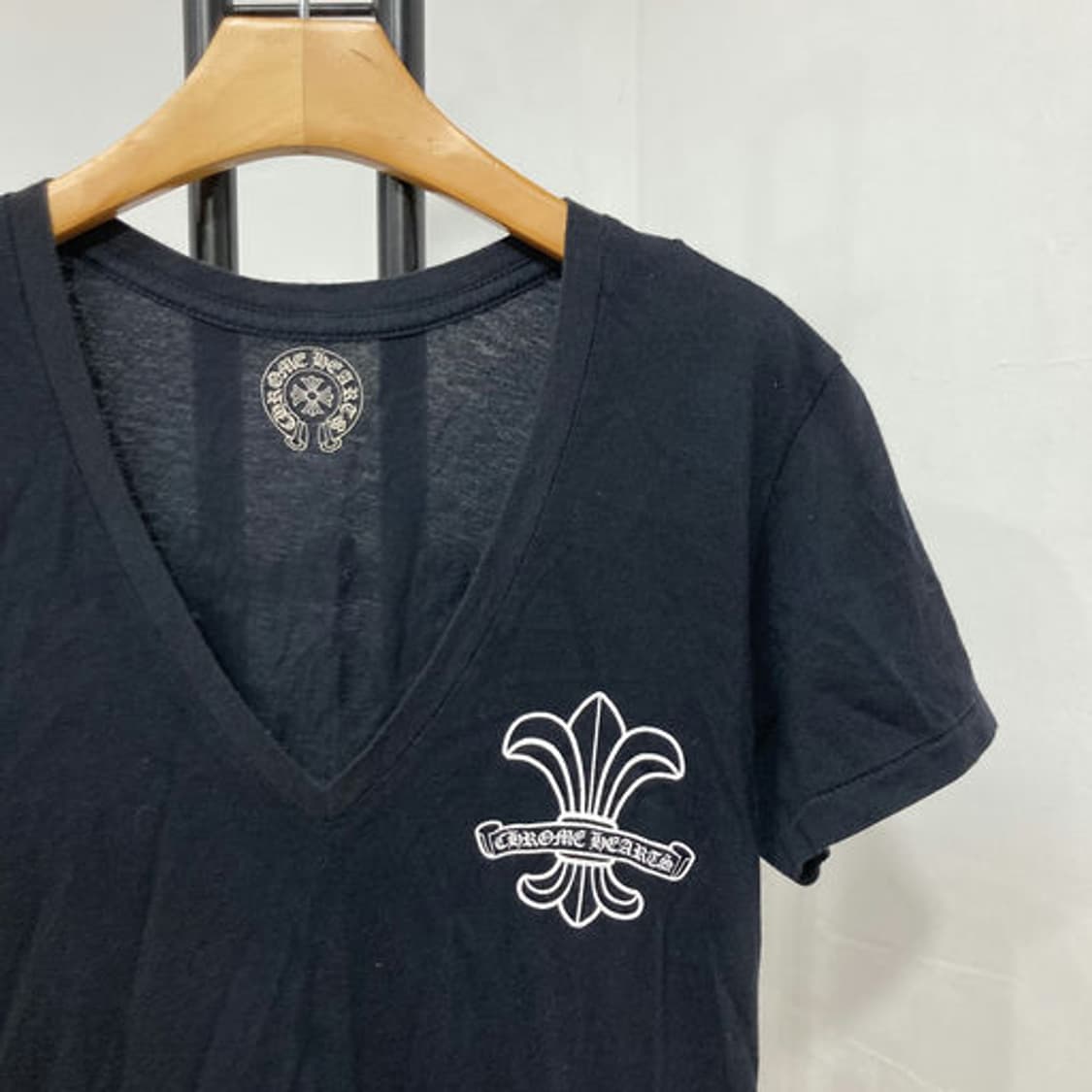 크롬하츠(Chrome Hearts)로고 프린팅 블랙 브이넥 반팔 티셔츠 상품이미지6