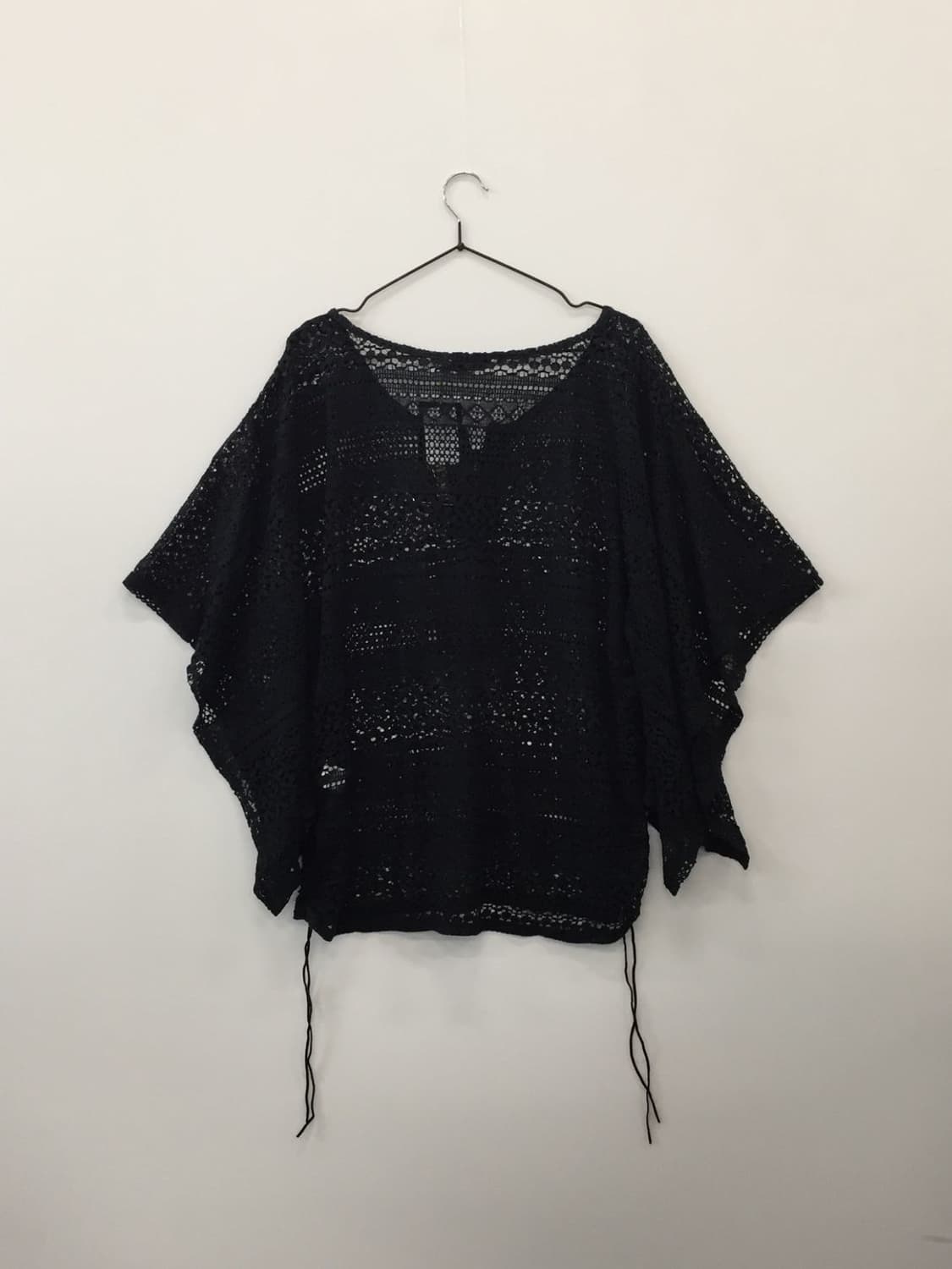 'Dig Deep' Black Crochet Poncho Top 상품이미지4