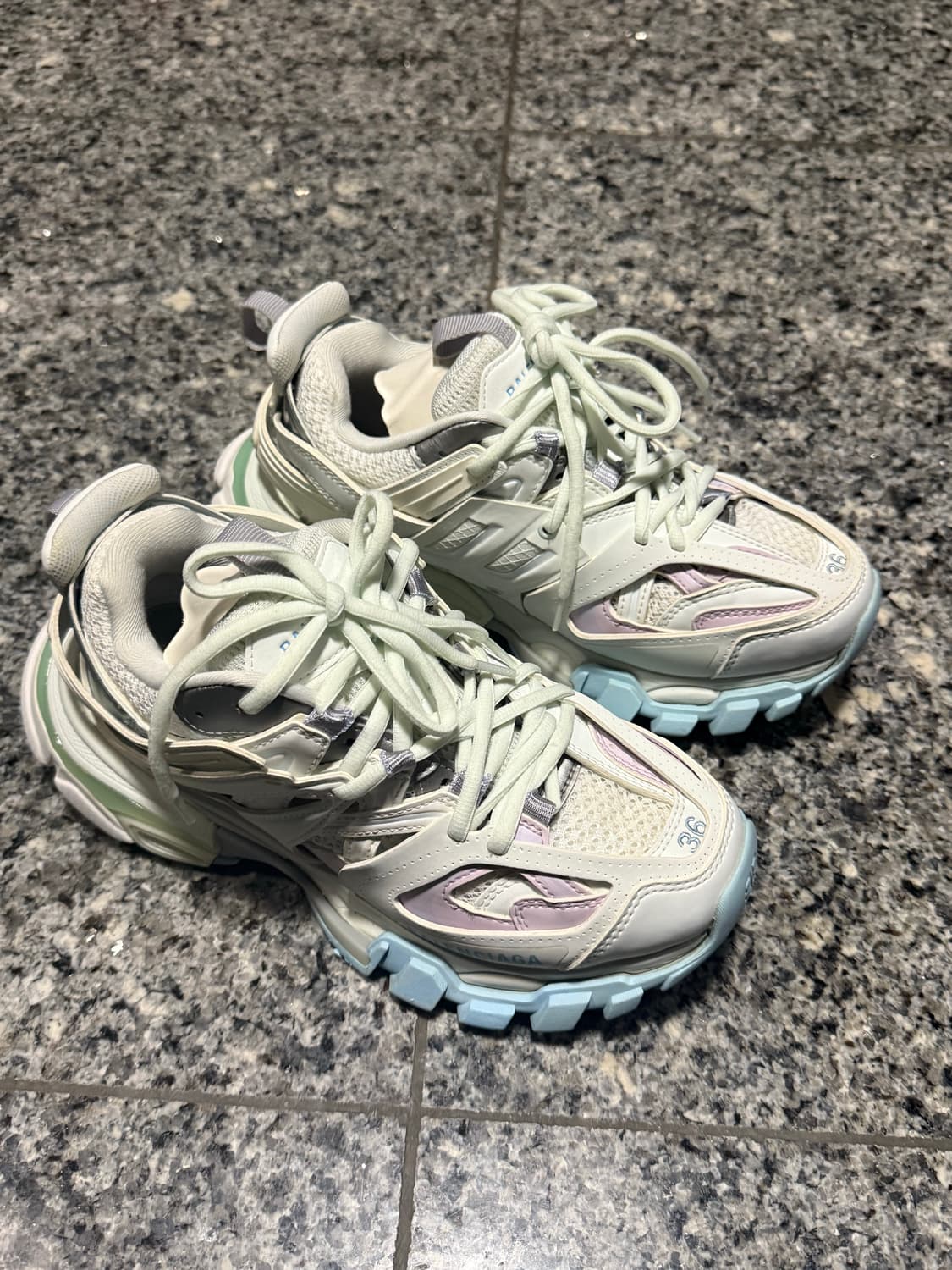 발렌시아가 트랙 화이트앤파스텔 상품이미지2