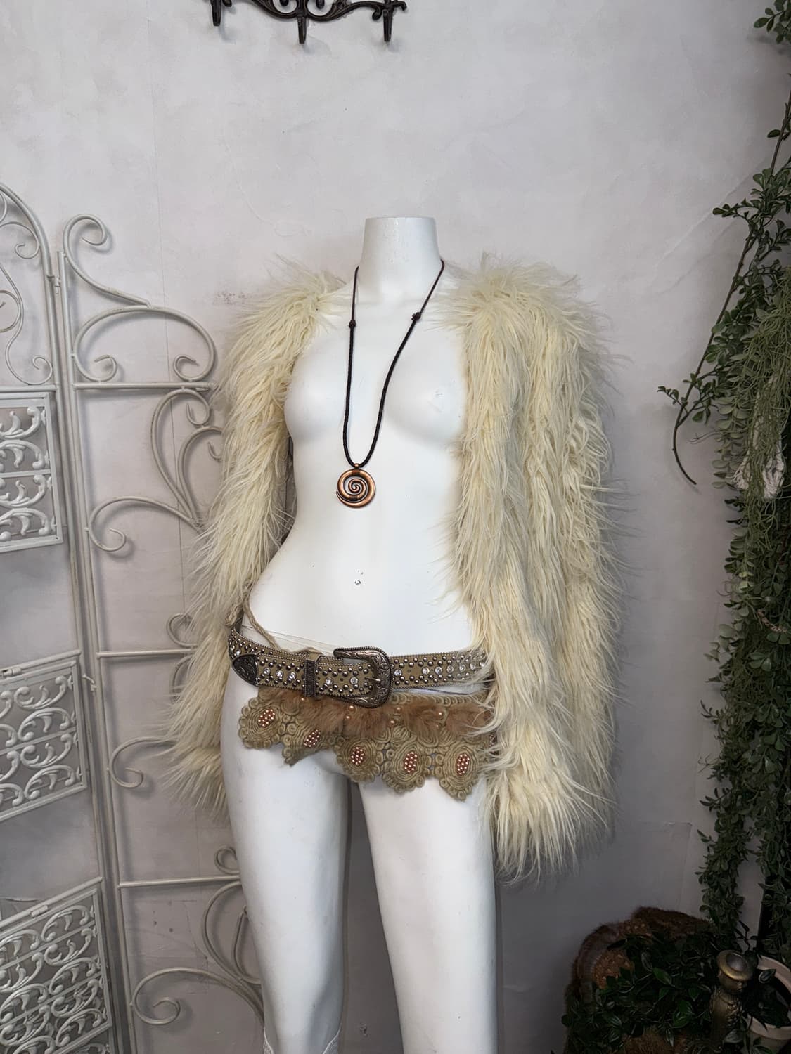 Ivory grunge faux fur jacket  상품이미지2