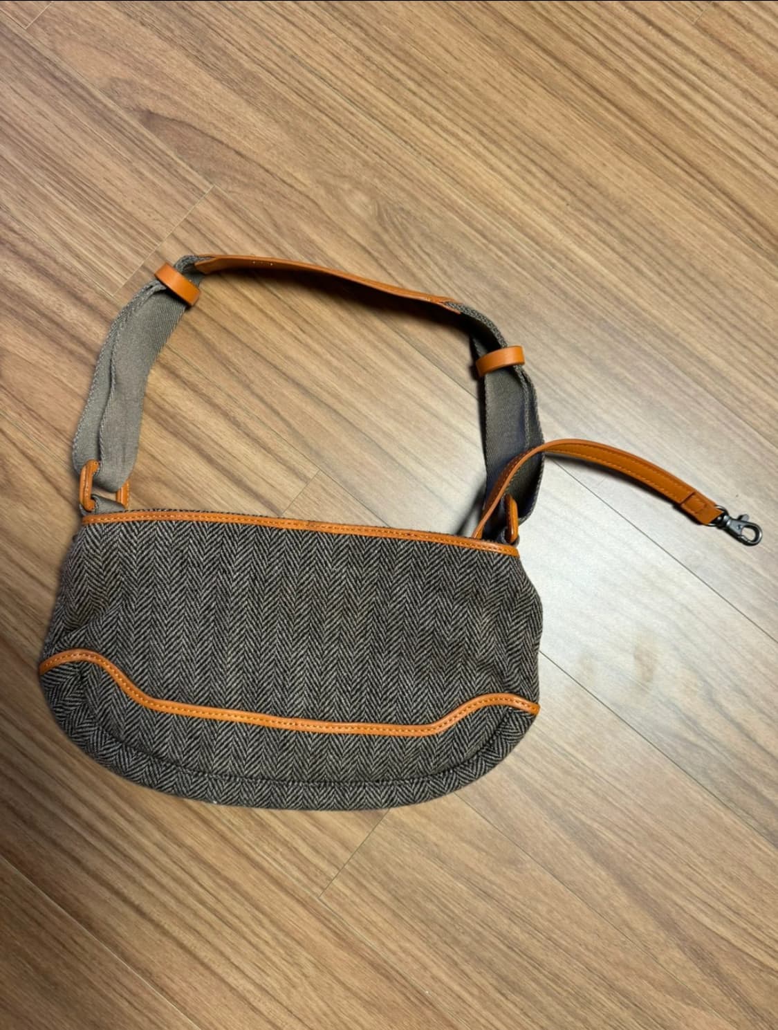 미사용 프랑스구매 라코스테 울 헤링본 숄더백 상품이미지5