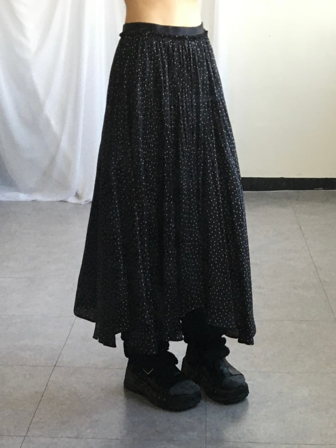 Dot pattern unbalanced pleats skirt 상품이미지4