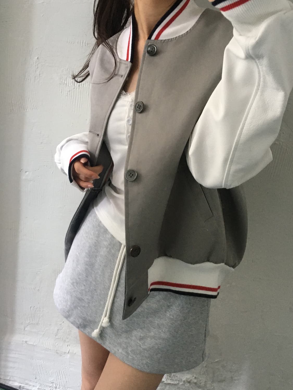 Thom Browne 톰브라운 그레이 레더 바시티 자켓 상품이미지2