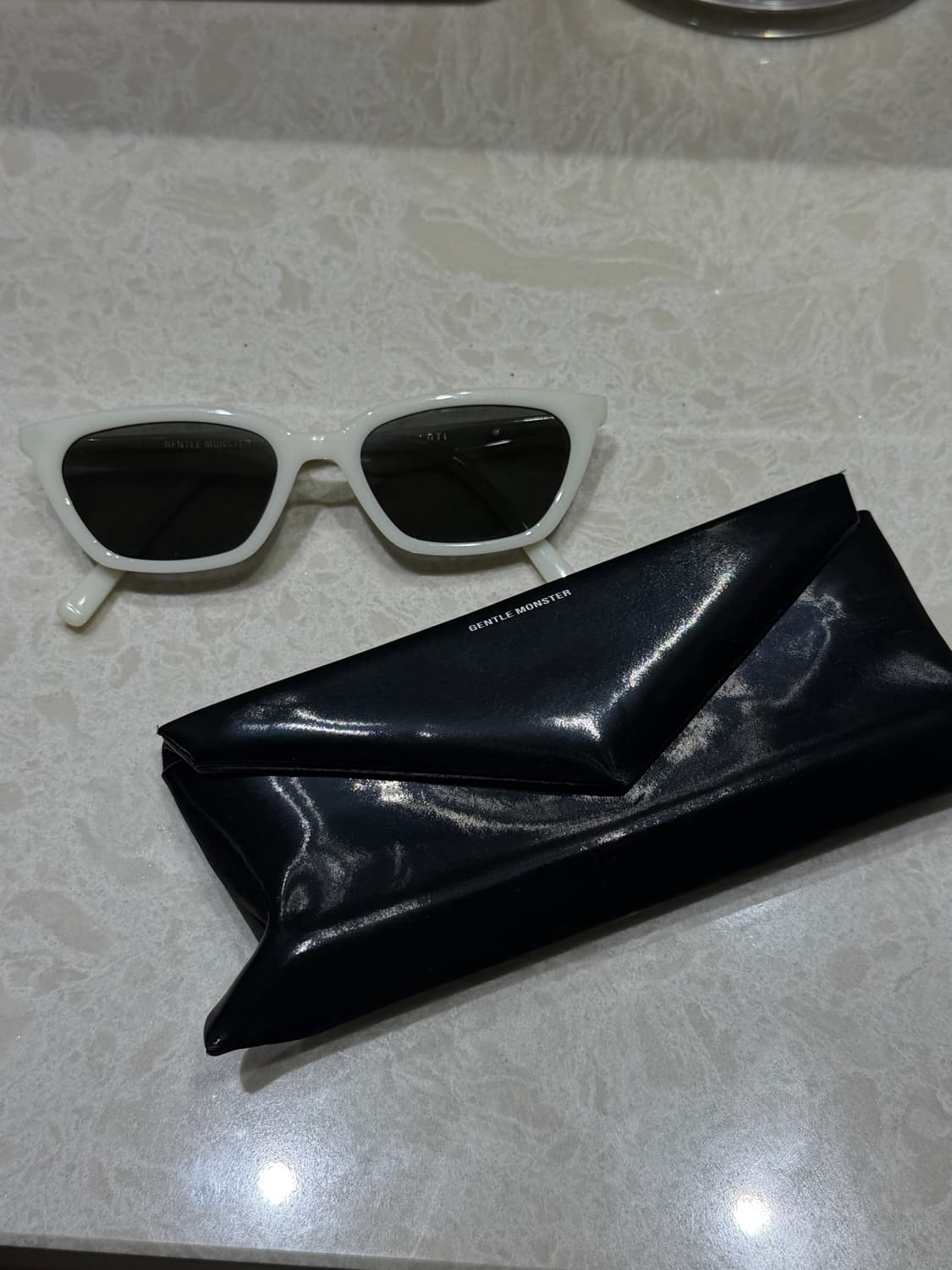 젠틀몬스터 로티 상품이미지1