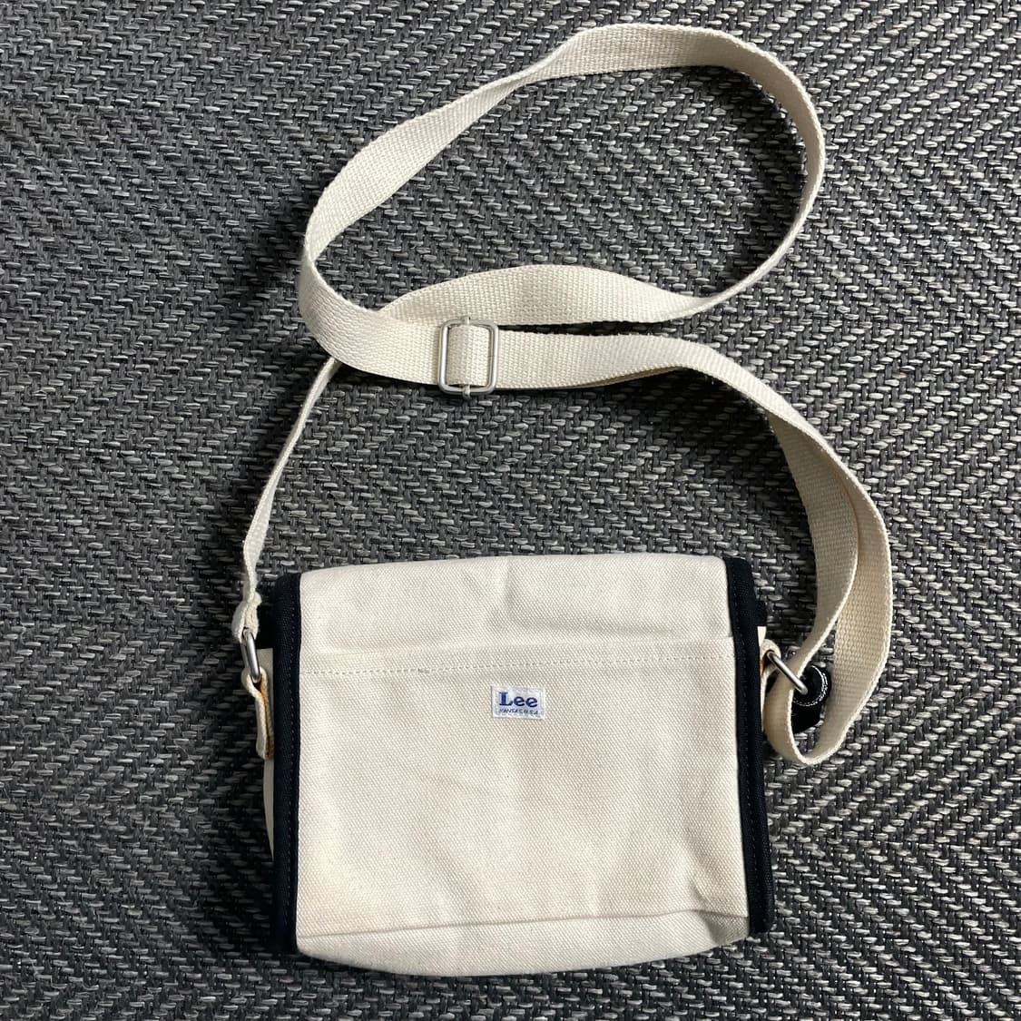 Lee 자수 이지  미니 크로스백 아이보리y 5028 상품이미지4