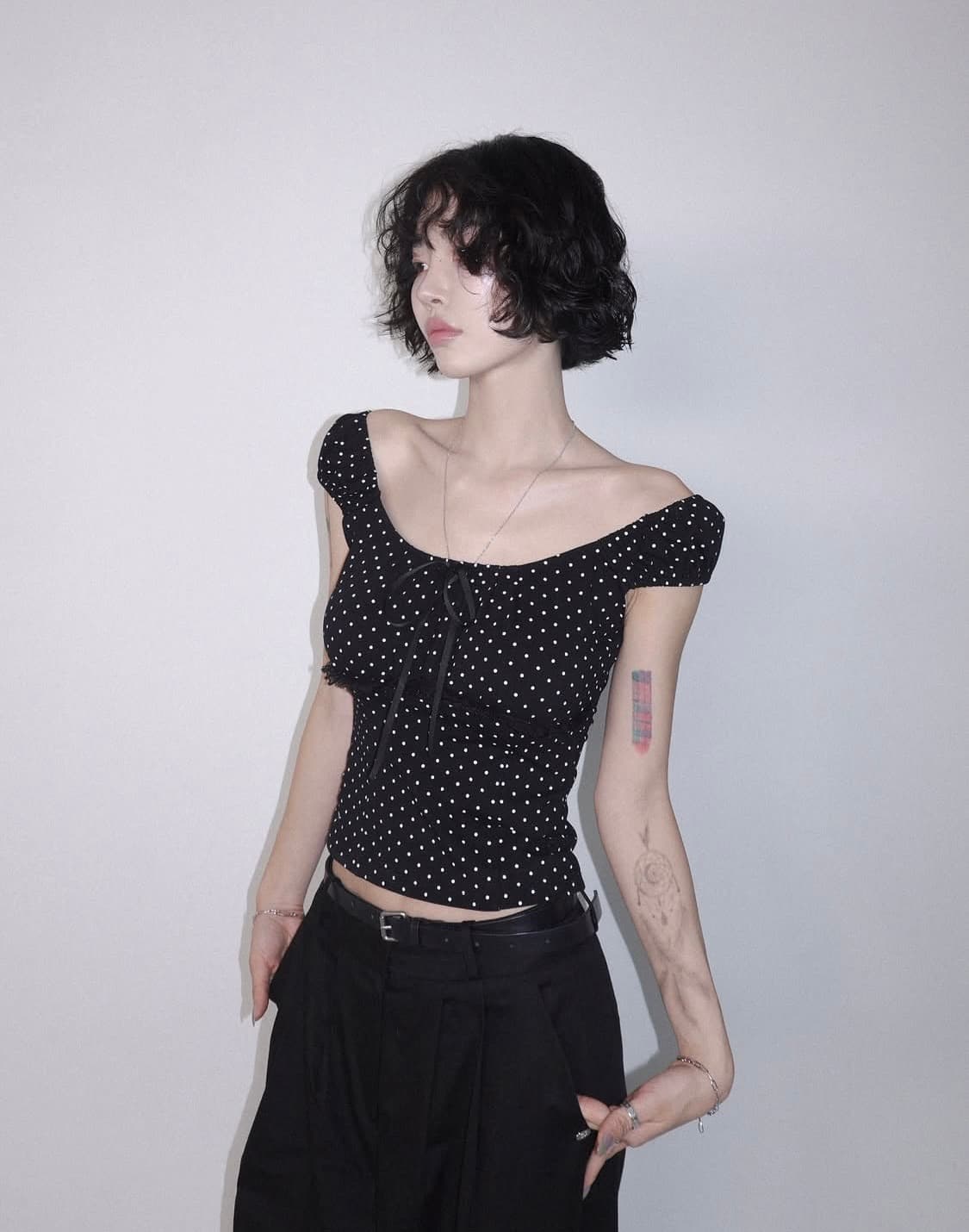 페일제이드 도트 리본 슬리브 티 블랙 S 상품이미지2