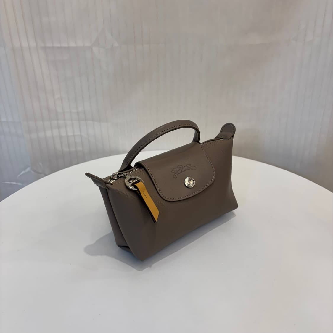 정품 롱샴 르플리아쥬 시티 핸들 파우치백     상품이미지3