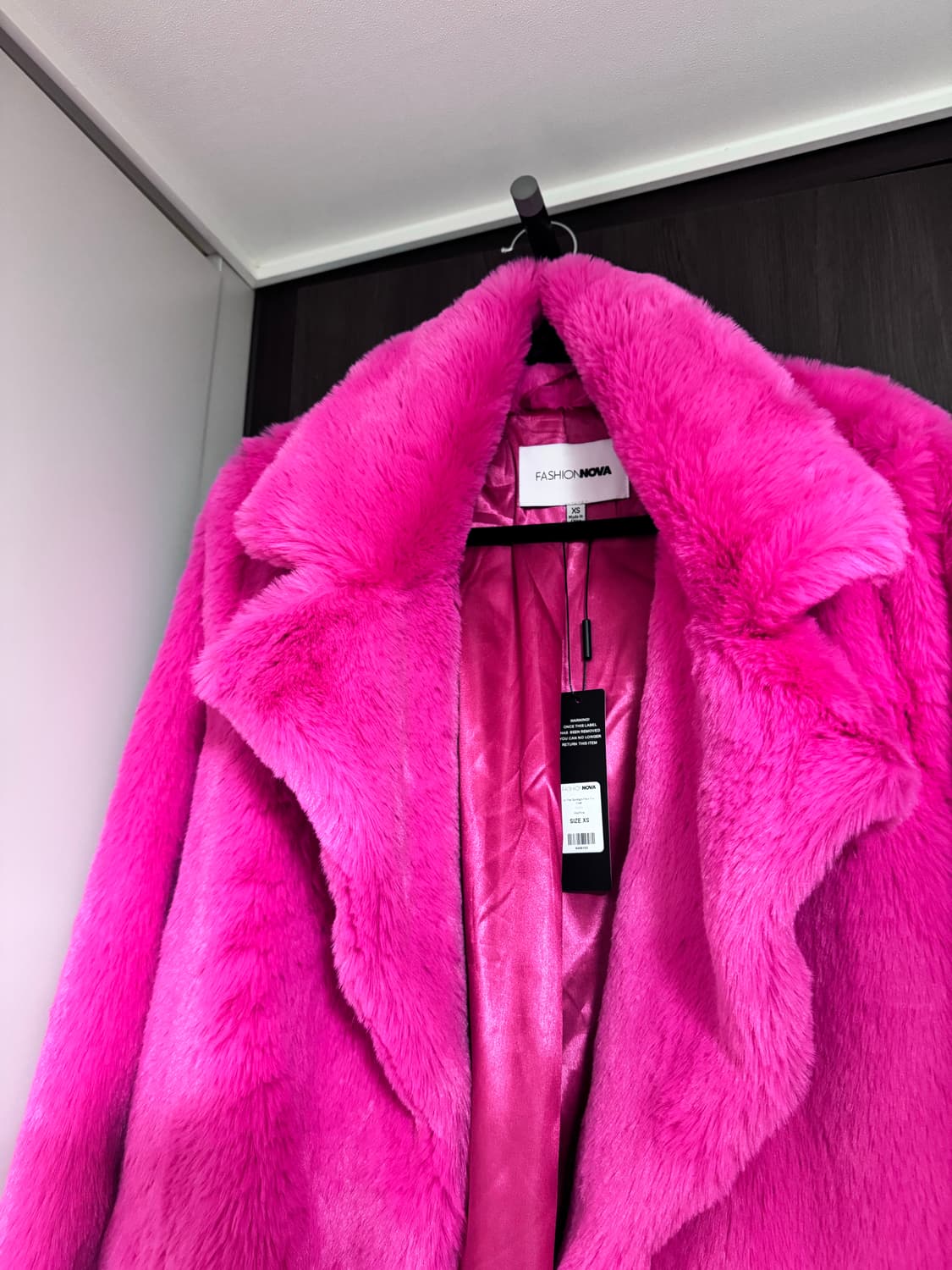 FASHION NOVA 핫핑크 퍼코트 상품이미지5