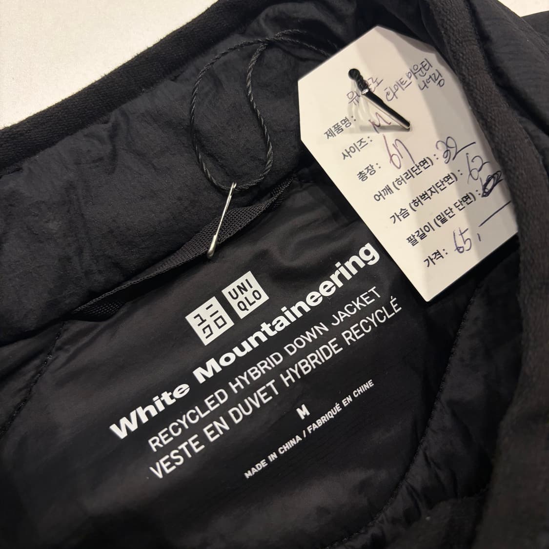 [M] 유니클로 화이트 마운티니어링 경량 다운 블랙 B521 상품이미지4