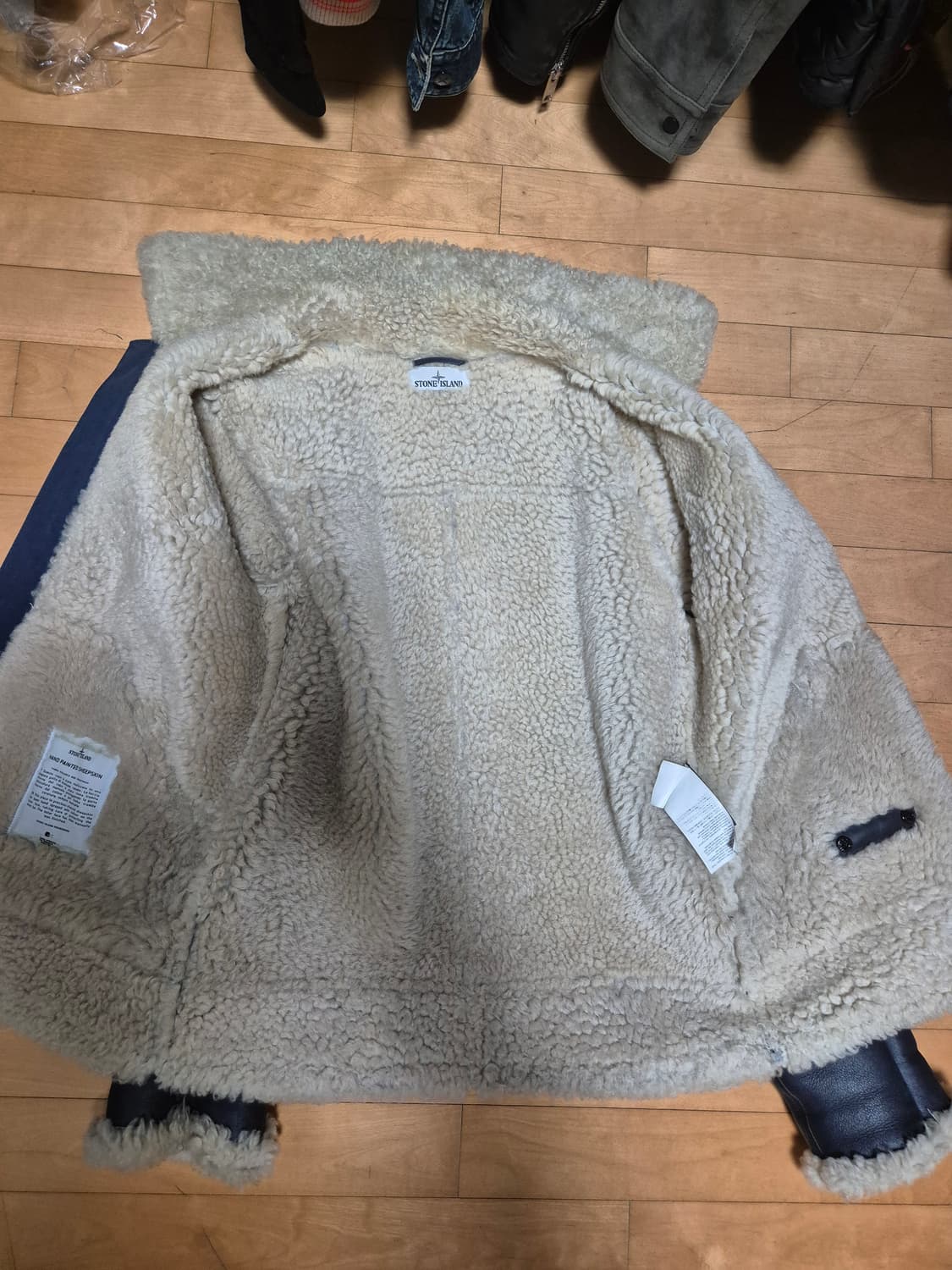 스톤아일랜드 양가죽 무스탕 상품이미지5