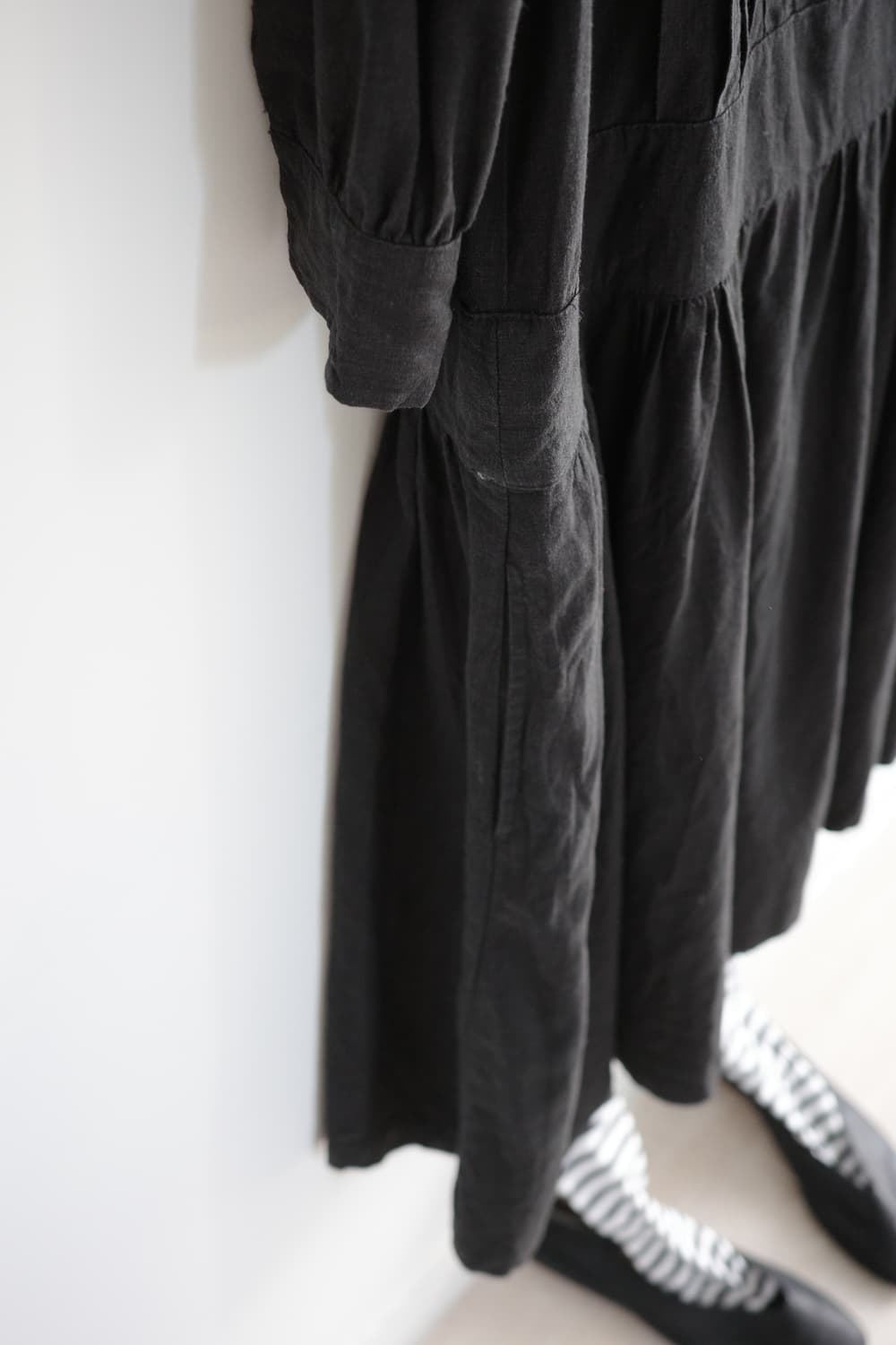 le ciel 
• 블랙 린넨 둥근카라 핀턱 주름 롱 원피스 상품이미지7