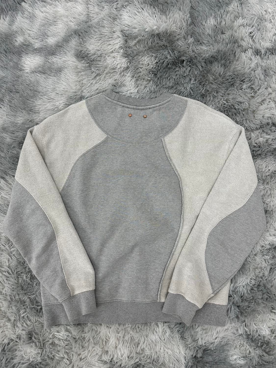 [L]앤더슨벨 인사이드아웃 커브드 맨투맨 상품이미지2