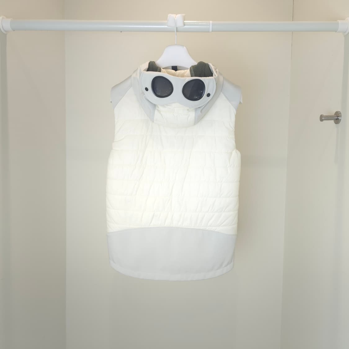 [중고/정품] CP컴퍼니 고글 조끼패딩 상품이미지2