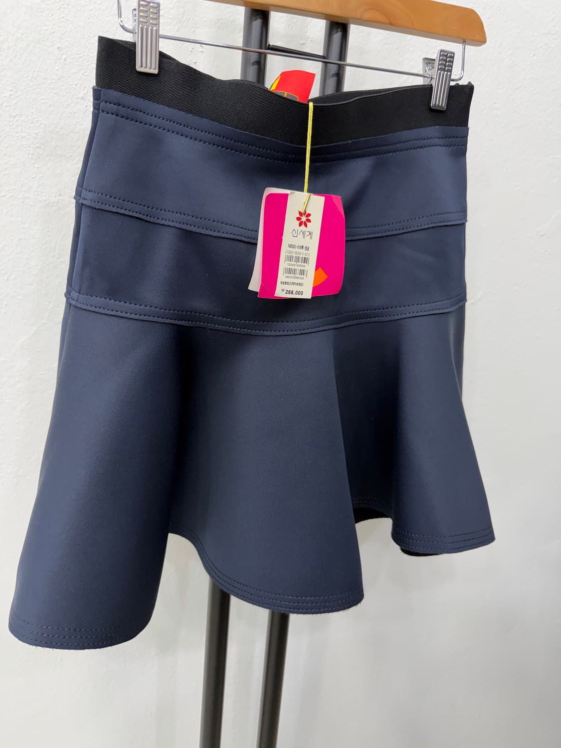 새제품) 럭키슈에뜨 네이비 플레어 스커트 치마 36 상품이미지2