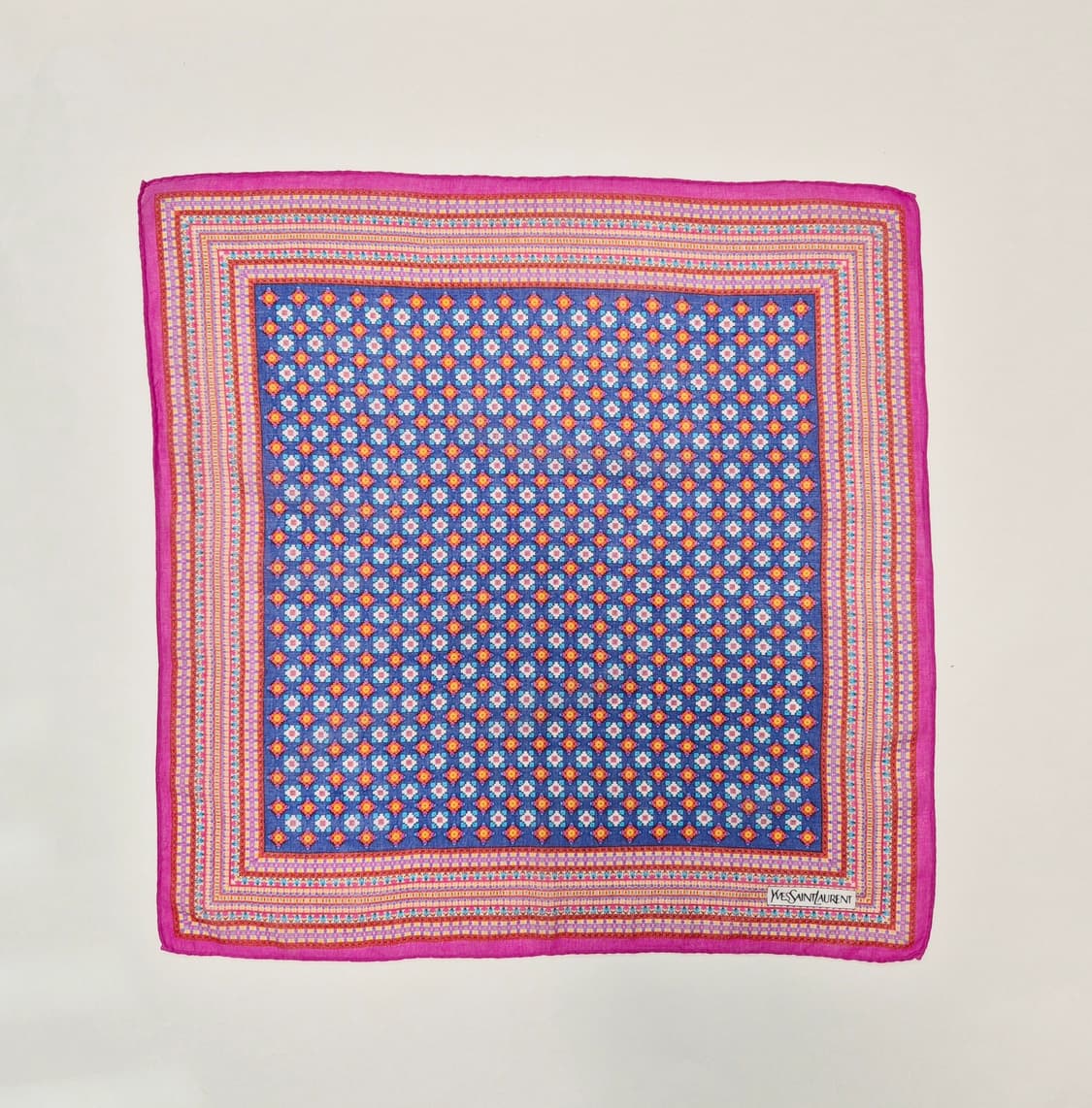 입생로랑 쁘띠 스카프 손수건 머플러 상품이미지1