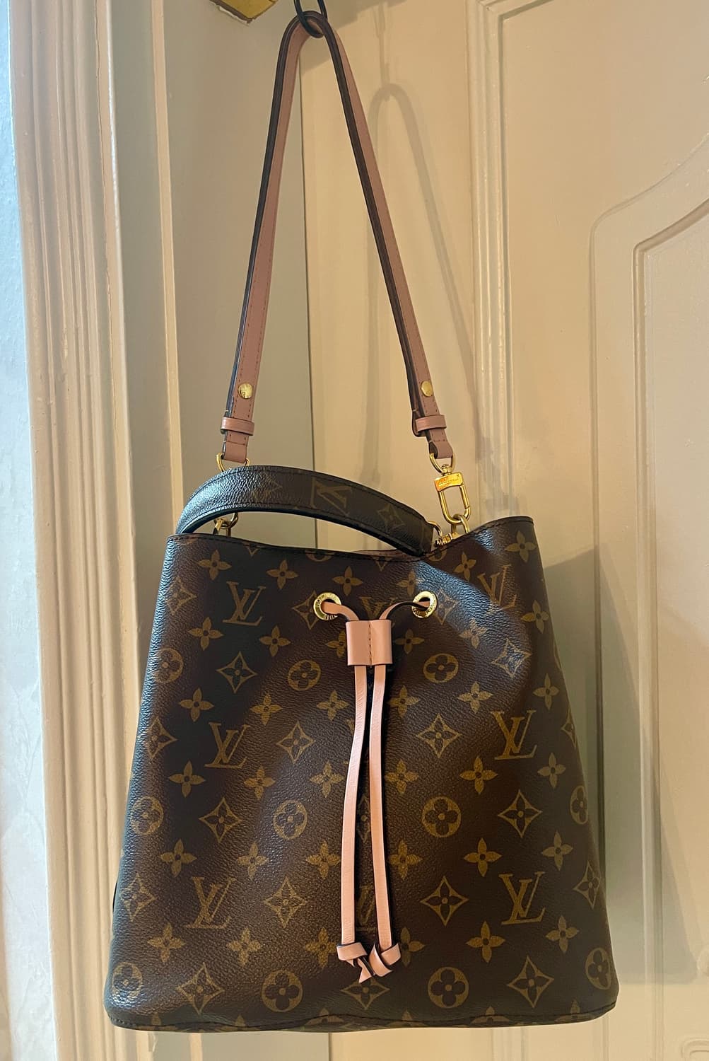 루이비통 Louis Vuitton 네오노에 MM 모노그램 로즈파우더 상품이미지10