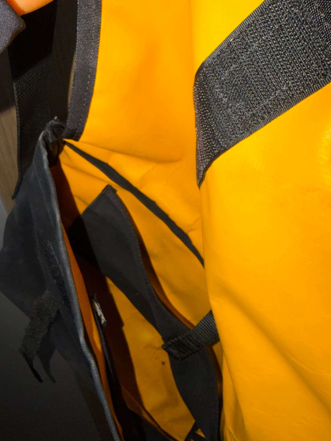 슈프림 x 드마티니 [정품] (시세 70만) 메신저백 자수 로고 상품이미지6