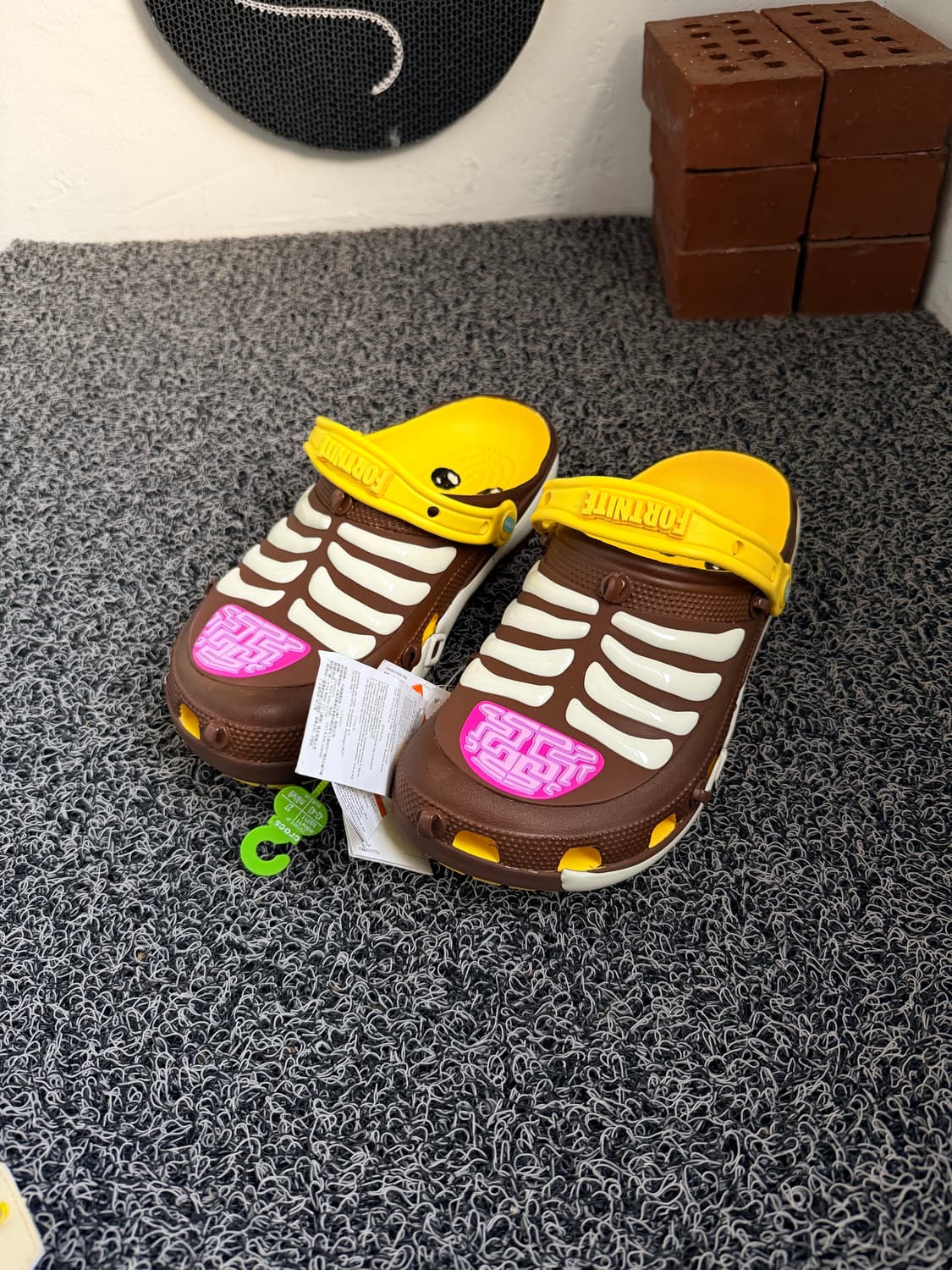 크록스 X 포트나이트 클래식 클로그 - 필리(Peely) 에디션 상품이미지2