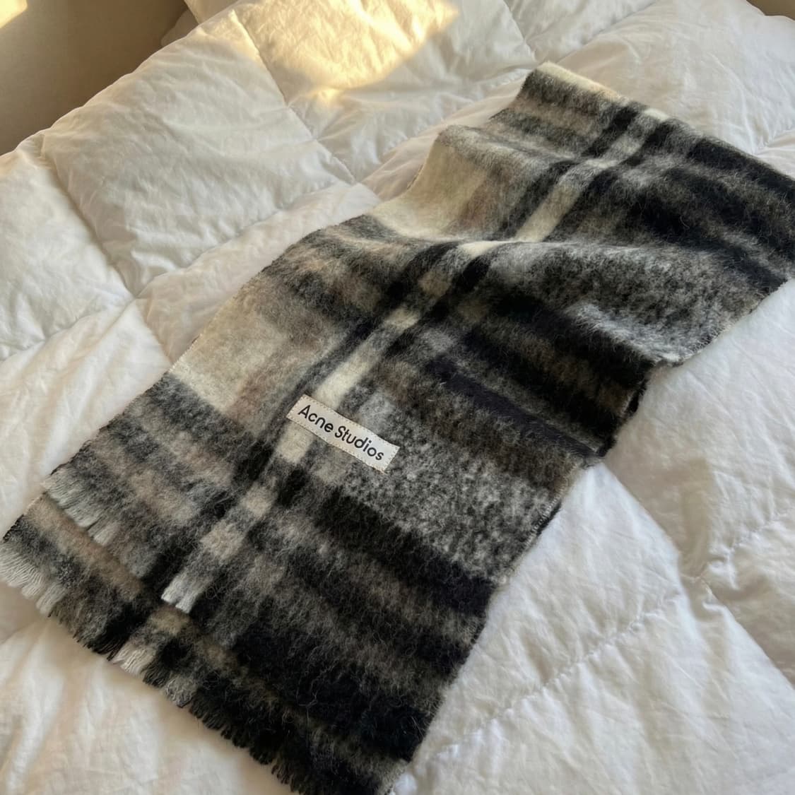 아크네 스튜디오 체크 머플러 블랙 그레이 상품이미지1