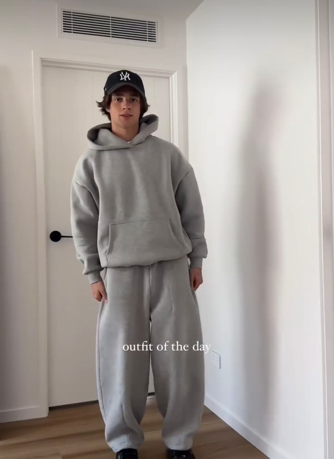 Sweats collective cozy hoodie (M) 상품이미지2