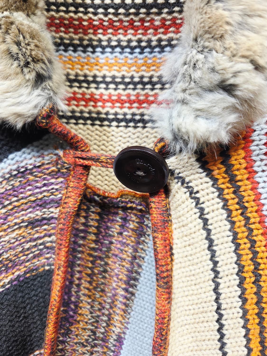 써스데이 아일랜드 에스닉 니트 퍼 케이프_90 상품이미지6