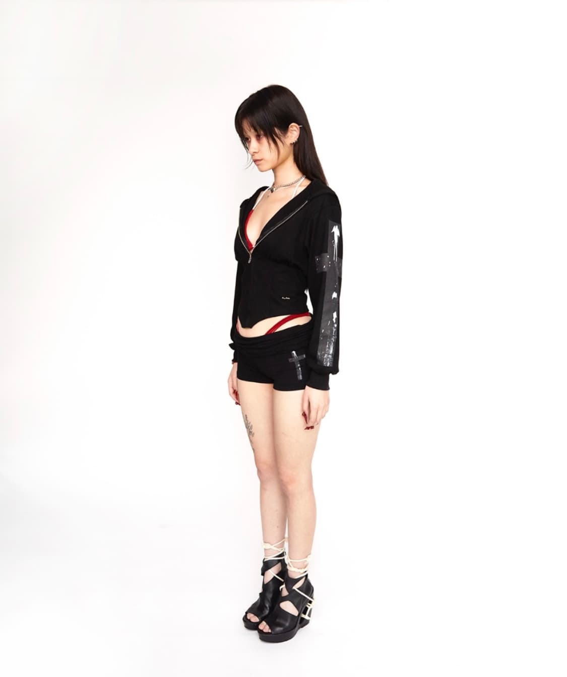 에브리벌스데이 Cross cupid roll-up shorts Black 상품이미지1