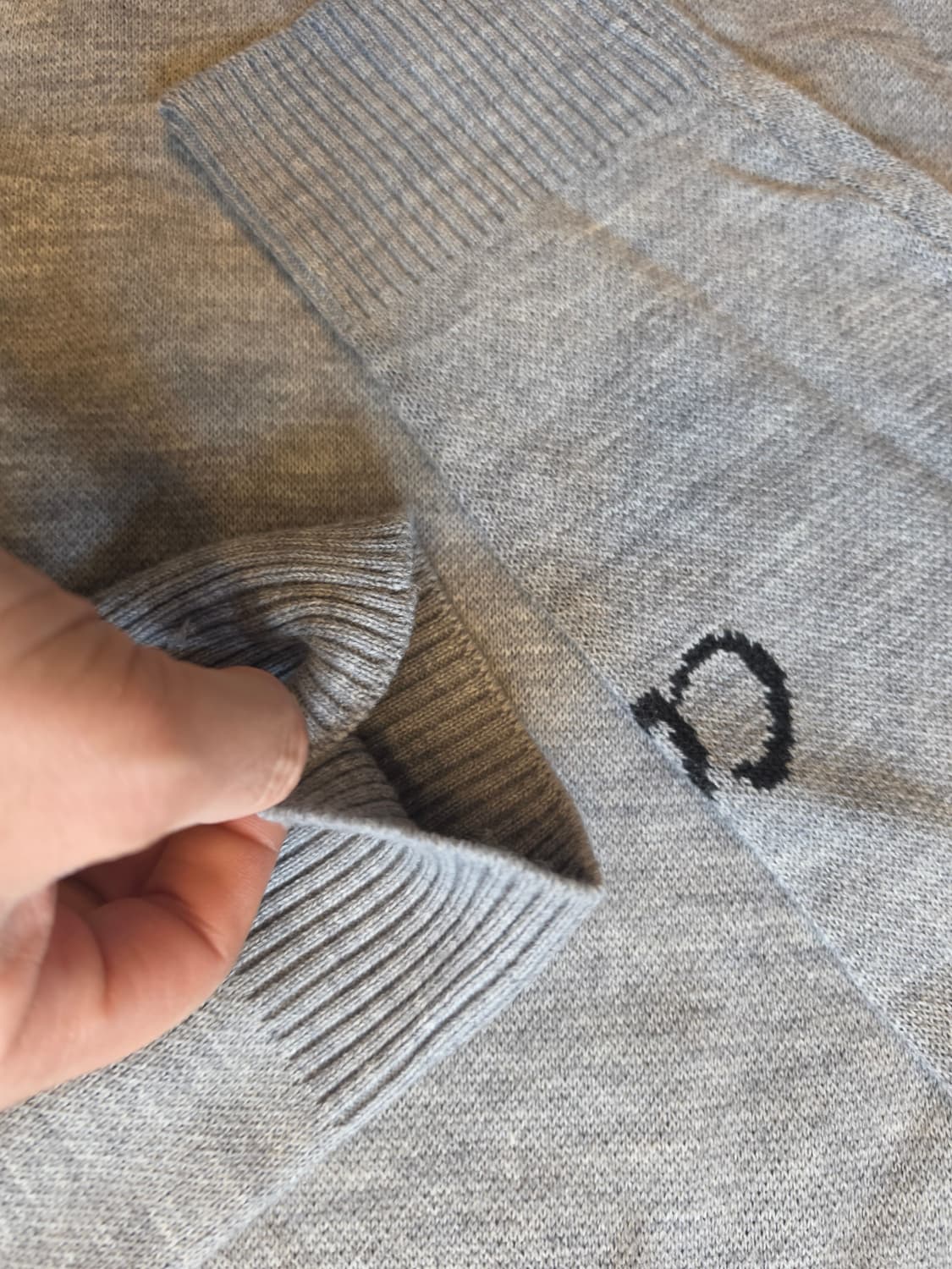 배드인배드(BADINBAD) 스크라이브 로고 니트 -L 상품이미지5