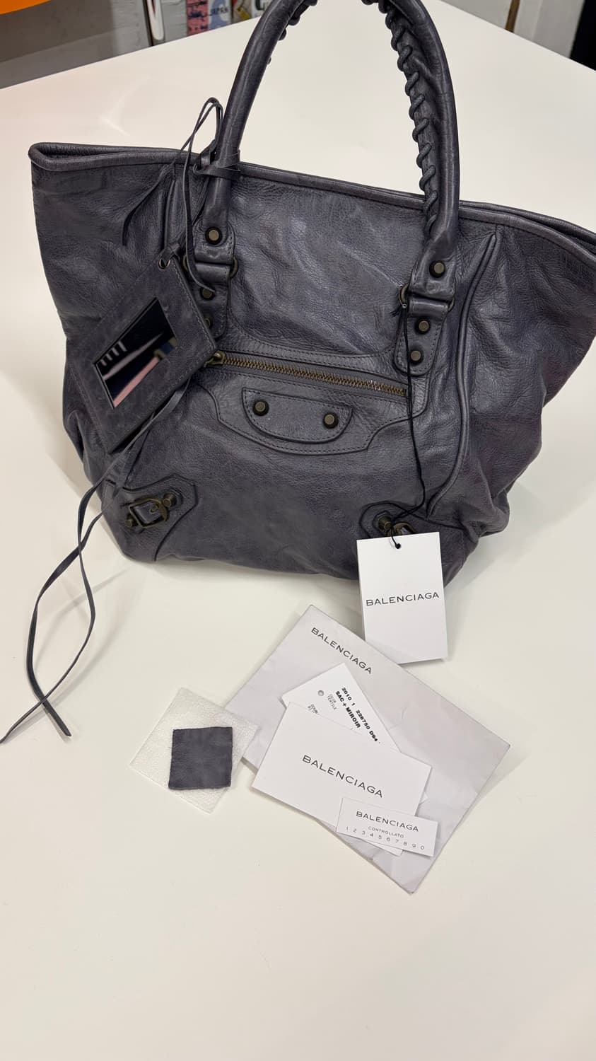 발렌시아가 모터백 썬데이 씨티백 상품이미지2