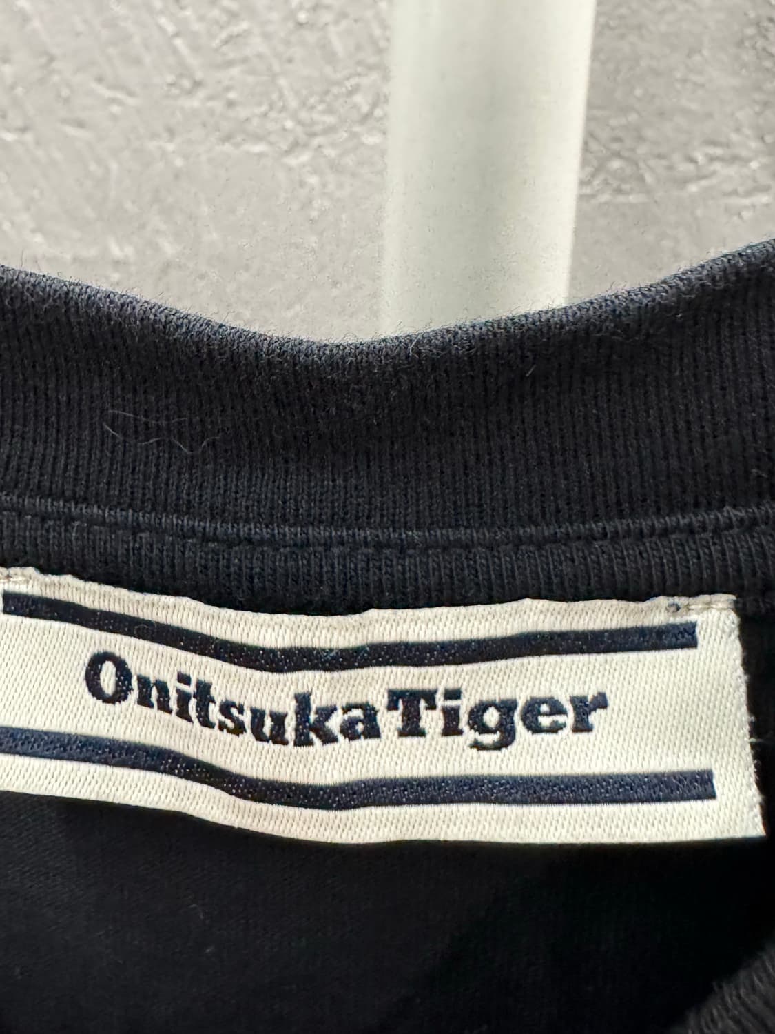 오니츠카타이거 블랙 반팔 티셔츠  상품이미지3