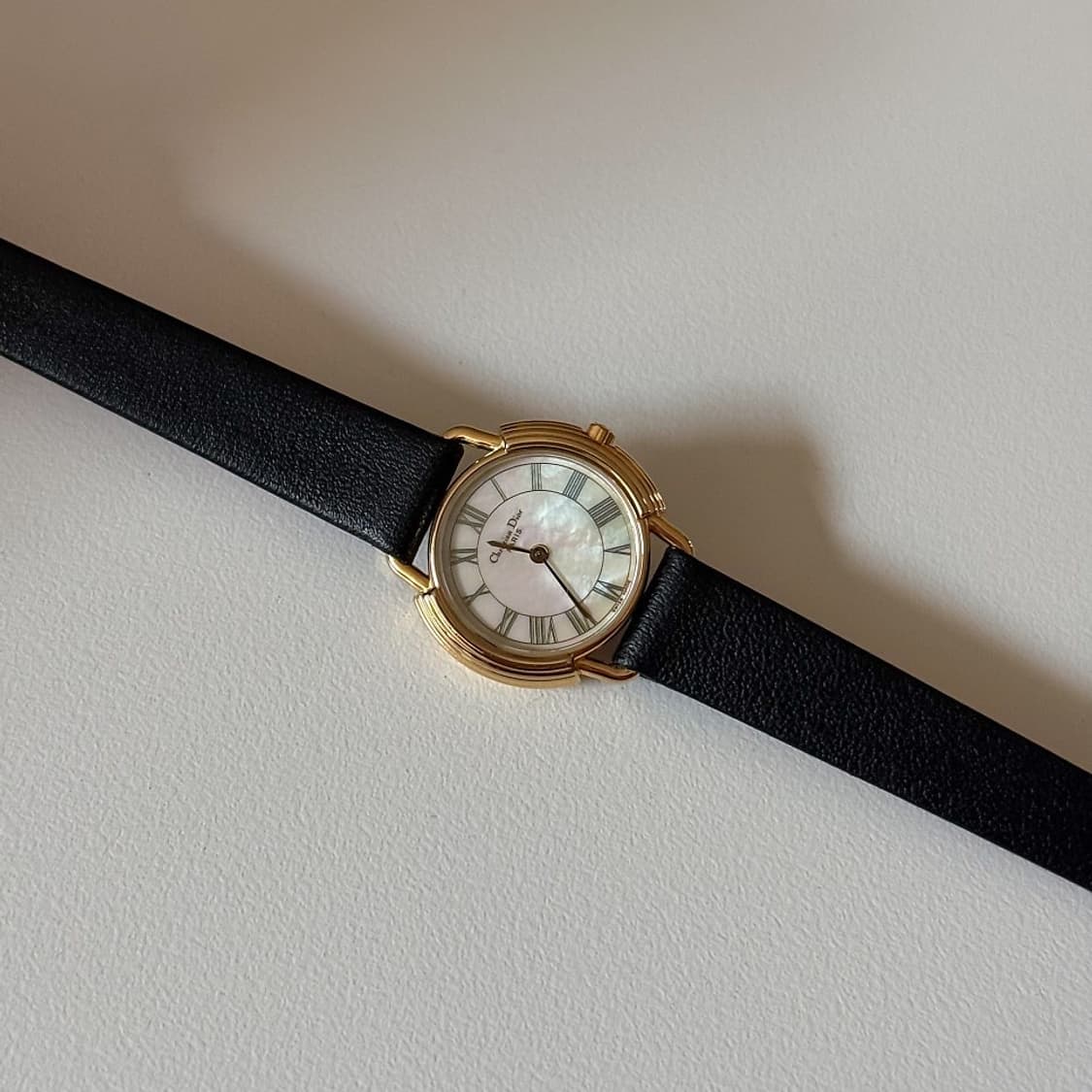 디올 쉘다이얼 cd버클 워치 상품이미지6