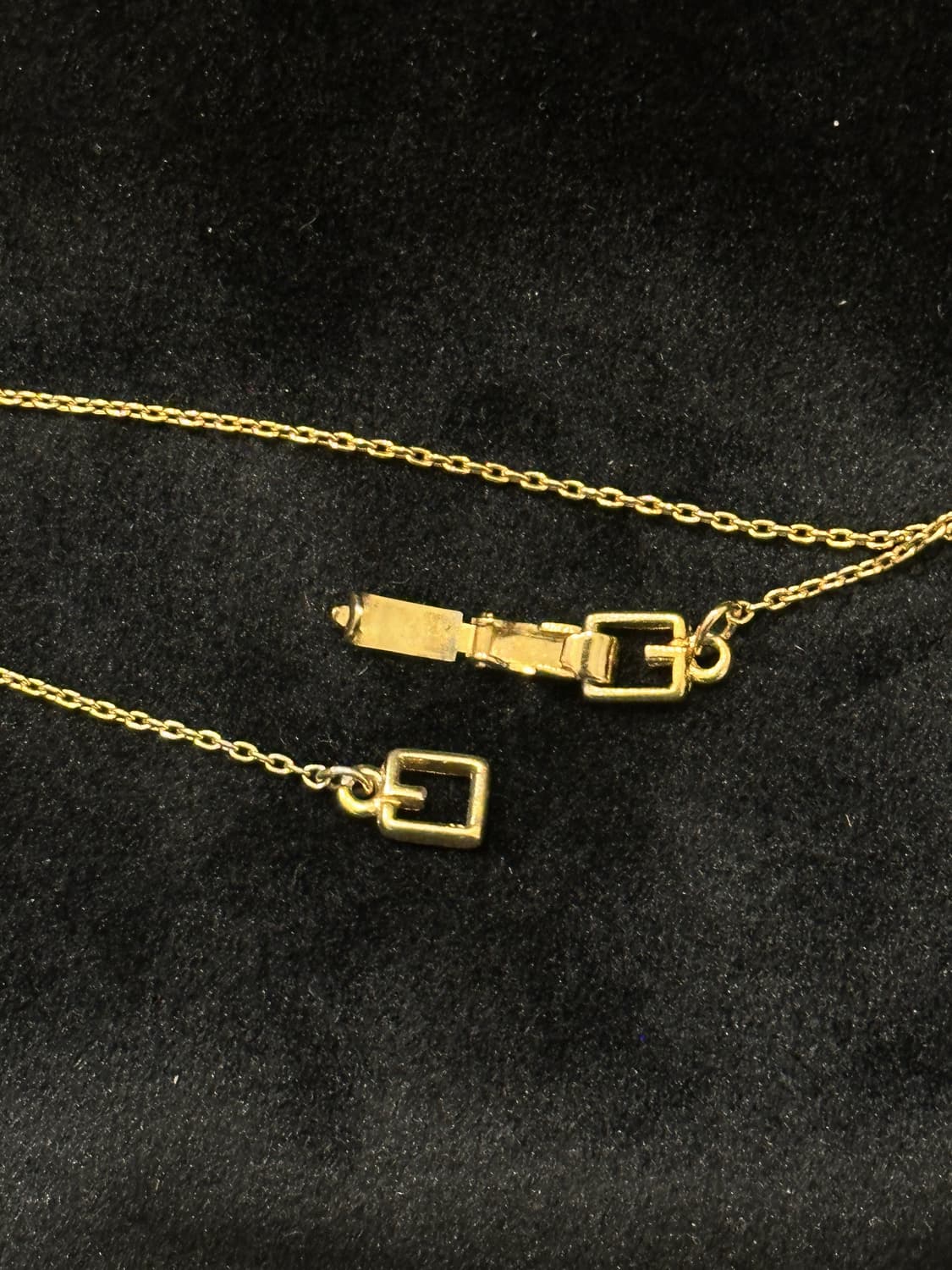 GIVENCHY Hexa-G Gold Necklace  상품이미지4