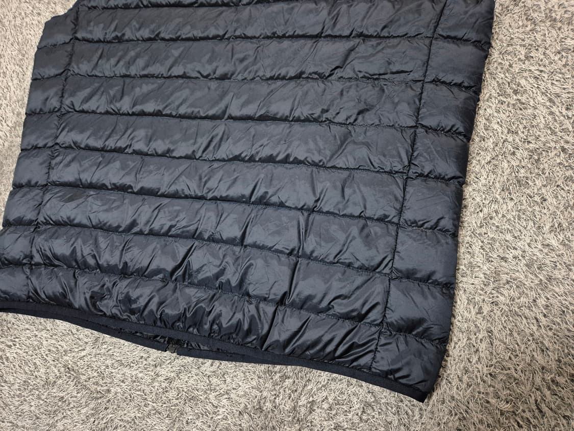 유니클로 남성 경량 다운 패딩 조끼 XL 상품이미지4