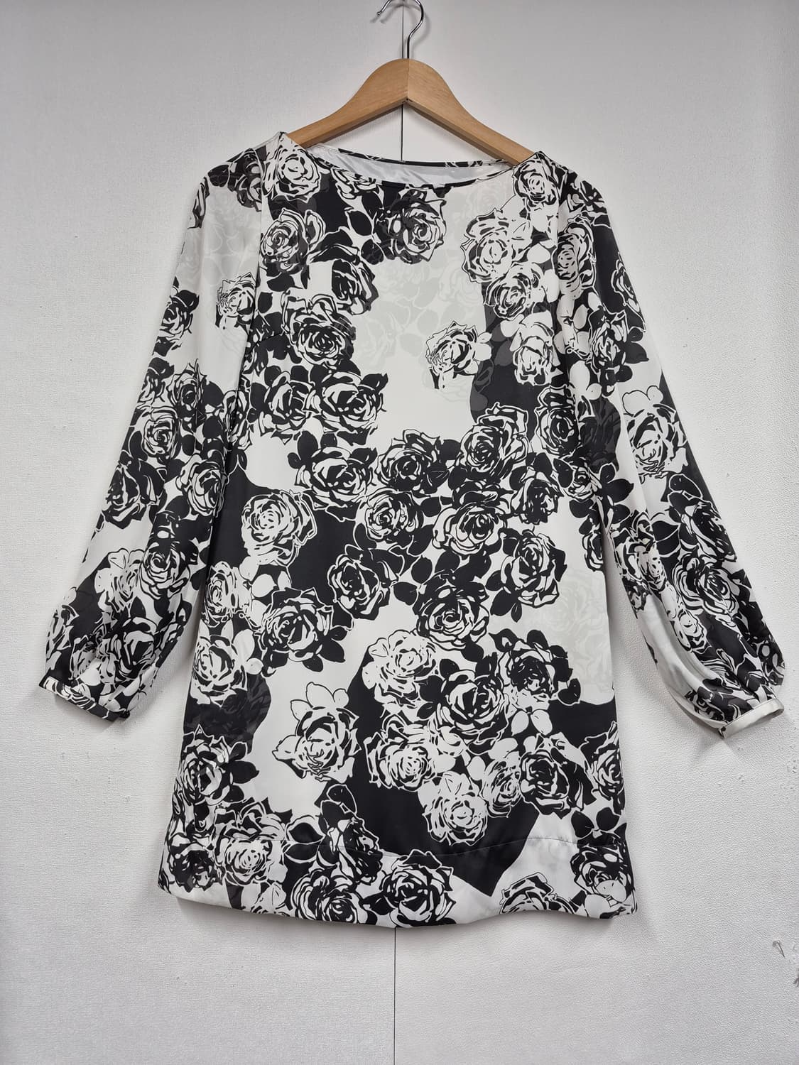 시슬리 블라우스 및 원피스 상품이미지1