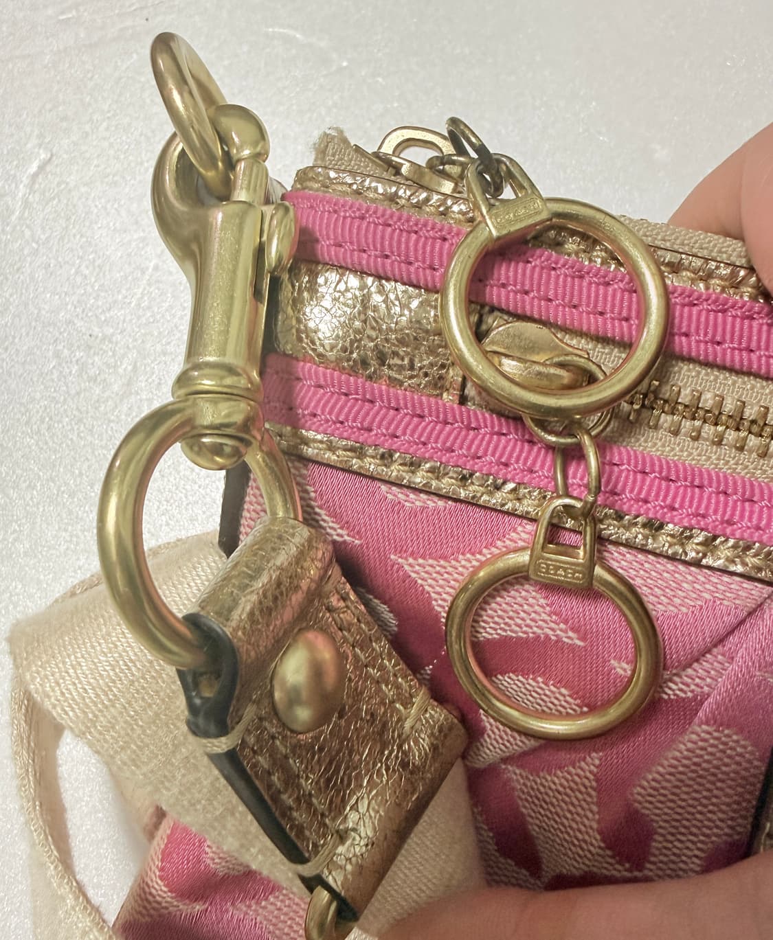 💗코치 COACH 미니 파우치 숄더백 / 시그니처 핑크 / 가벼운 데일 상품이미지4