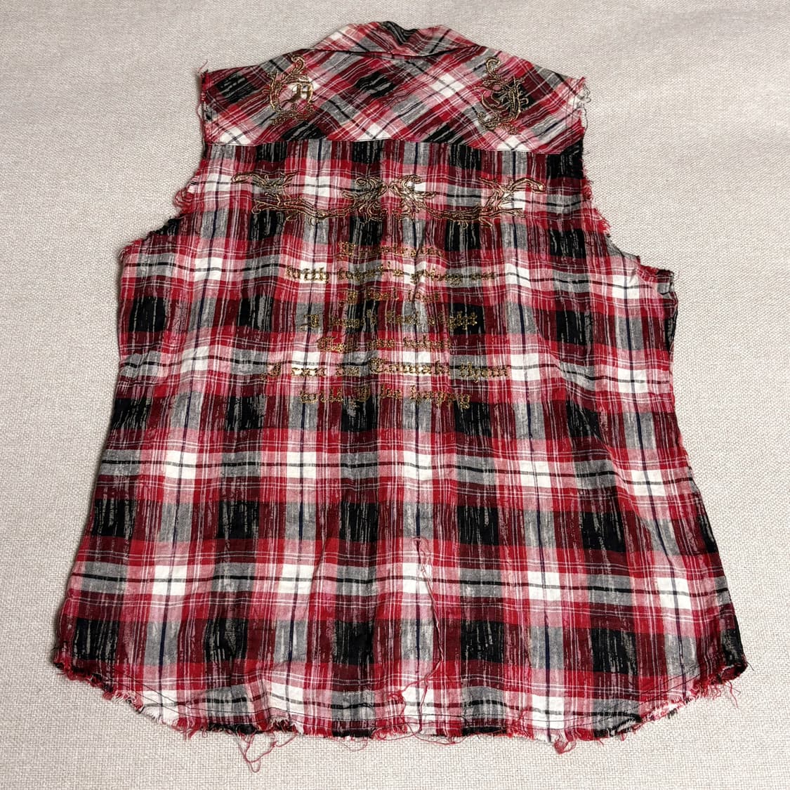 (이체시에눌) 일본 고스 펑크 고딕 레드 체크 금색 레터링 베스트 셔츠 상품이미지2
