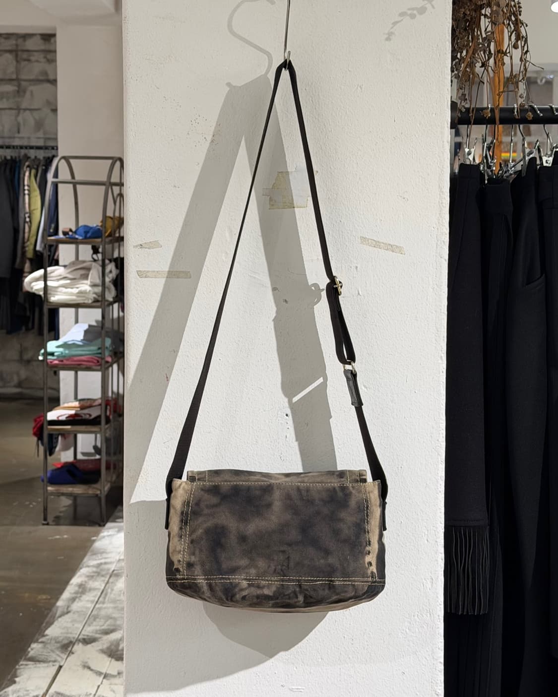 비비안웨스트우드 브라운 에지웨어 로드 코튼 숄더백 상품이미지4