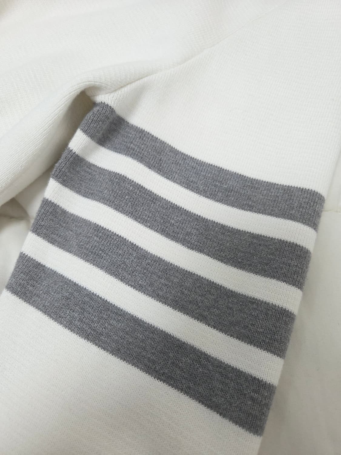 [S급] 톰브라운 밀라노스티치 가디건 화이트 2사이즈 L 상품이미지2