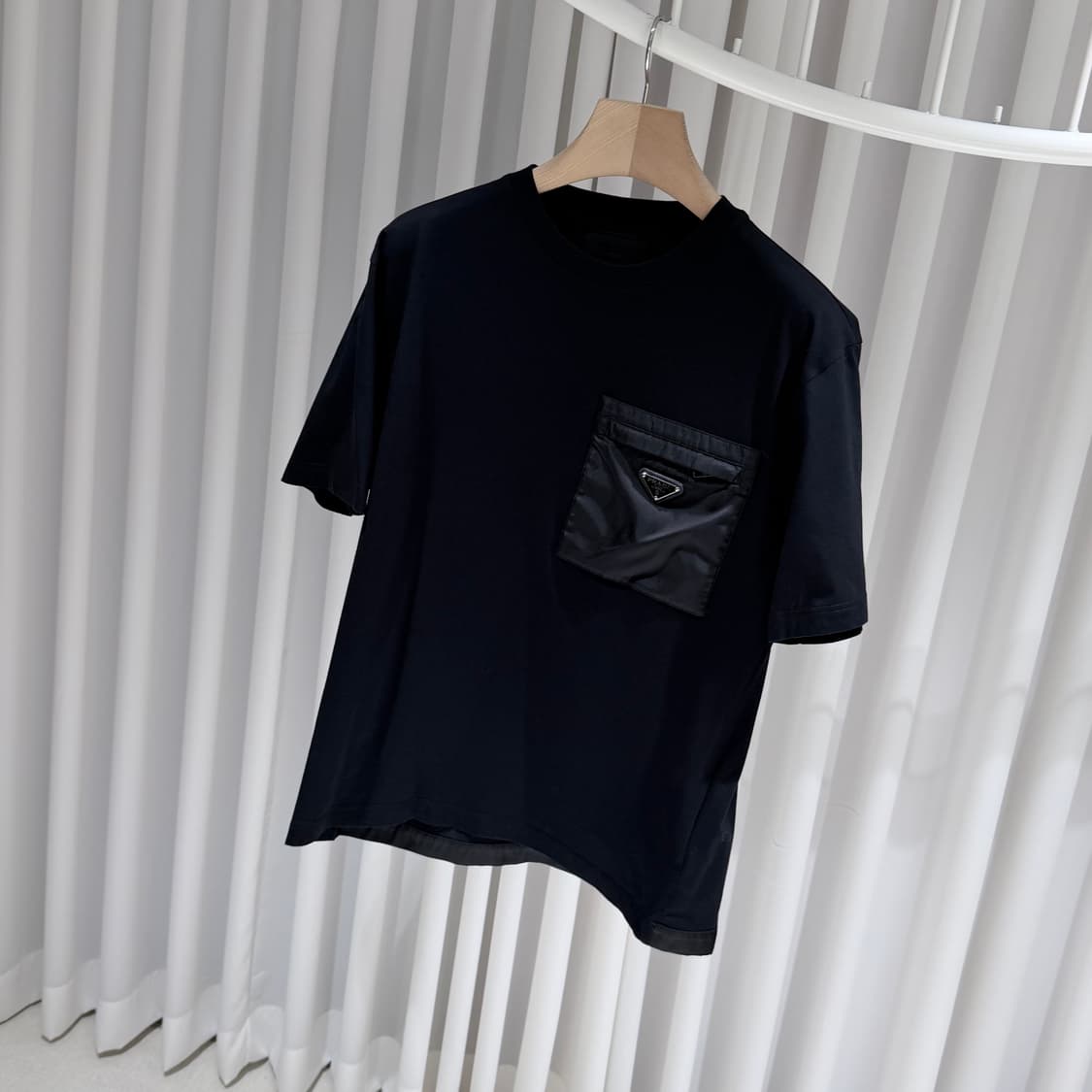 (A+/L) / 프라다 삼각로고 리나일론 포켓 반팔 티셔츠 블랙 상품이미지2