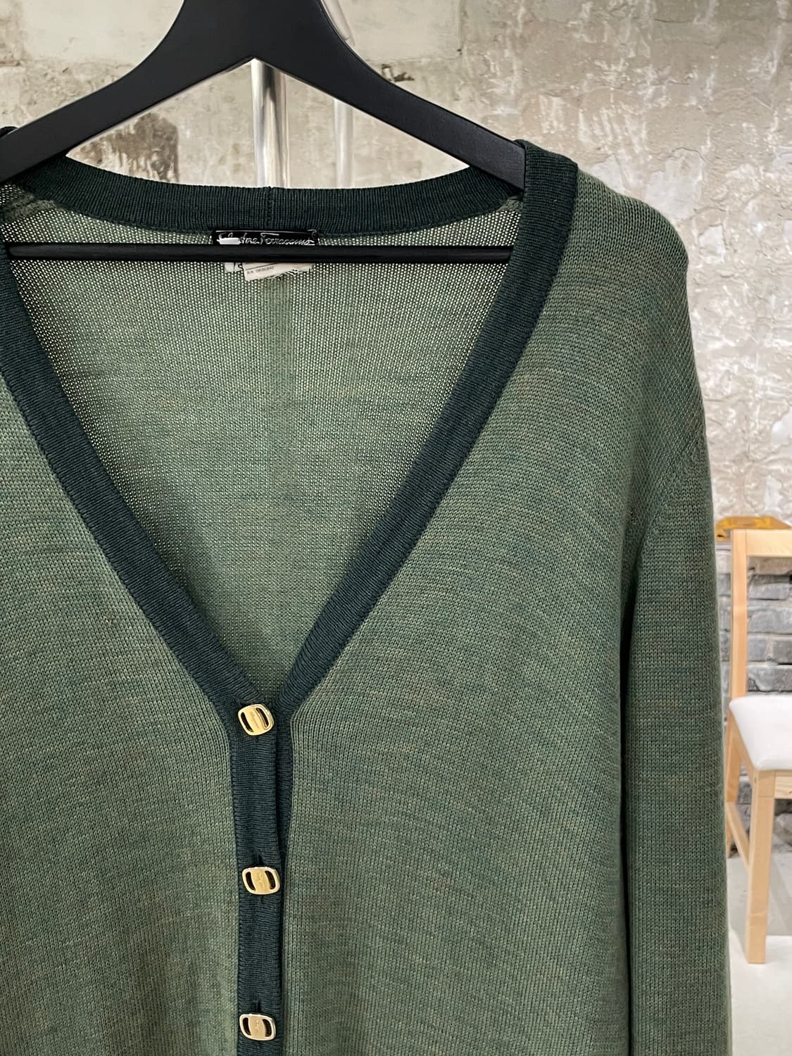 살바토레 페라가모 라이트 그린 금장 버튼 울 가디건 상품이미지3