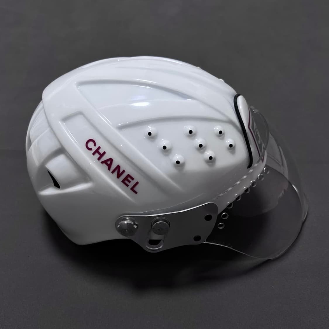 샤넬 헬멧 한정판 2001 화이트 로고 Mountaineer.레어템 희귀 상품이미지3