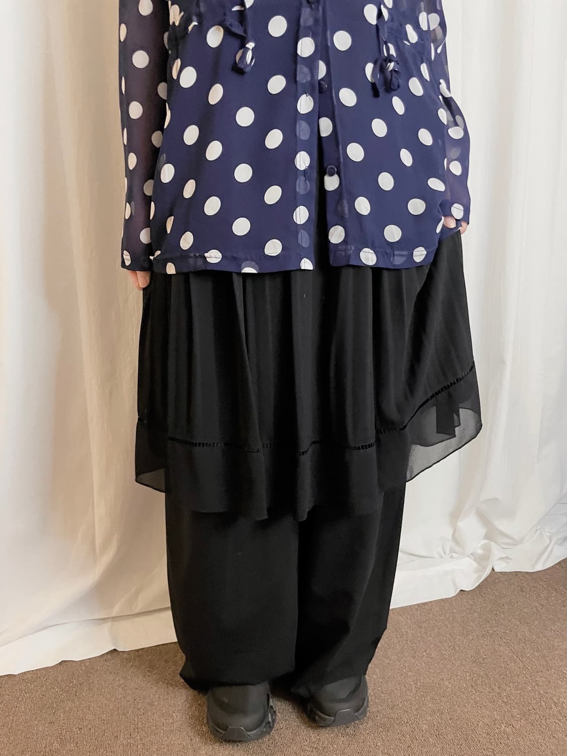Punching Hem Pleated Midi Skirt - Black 상품이미지1