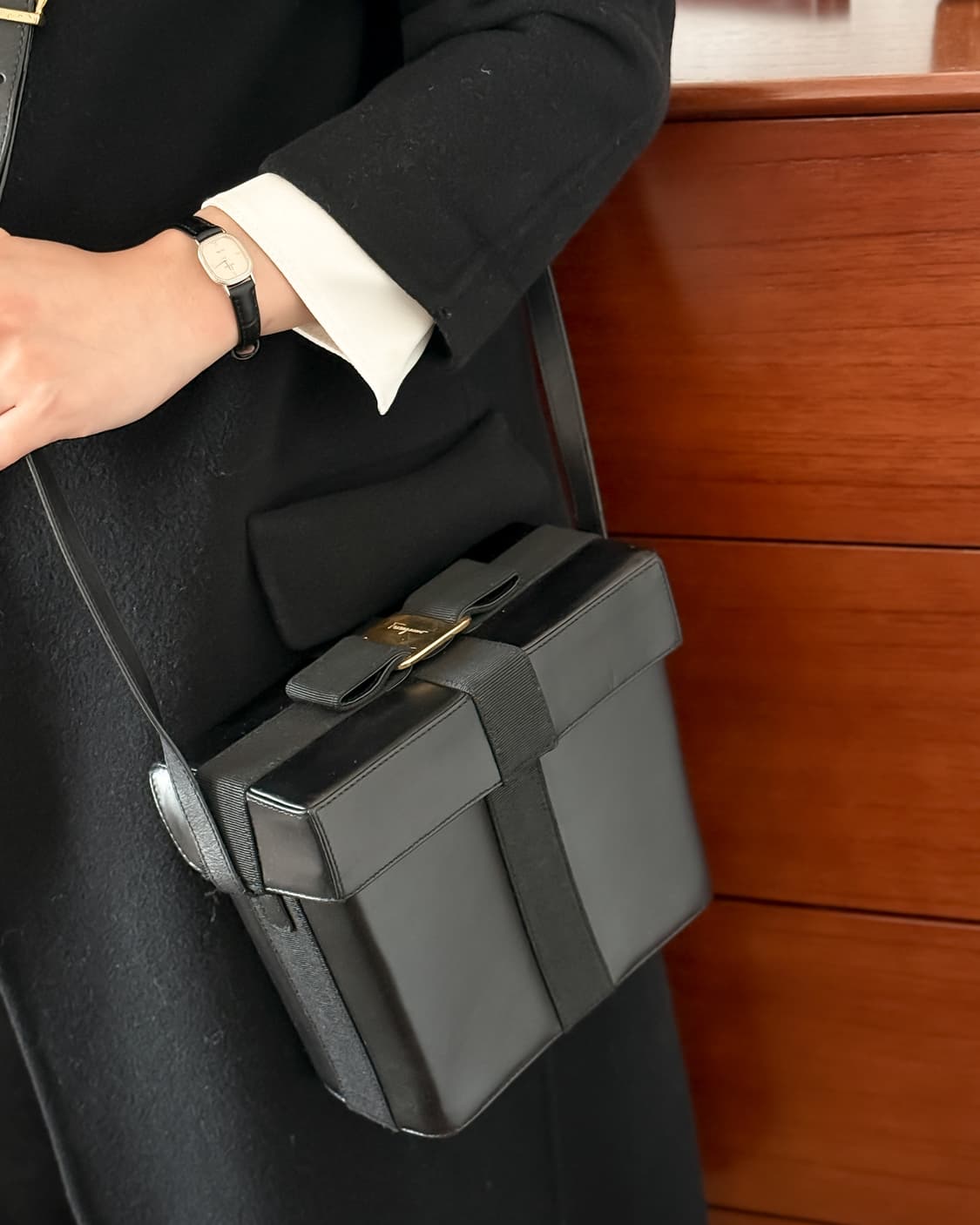 페라가모 클래식 리본 디테일 숄더백 상품이미지5